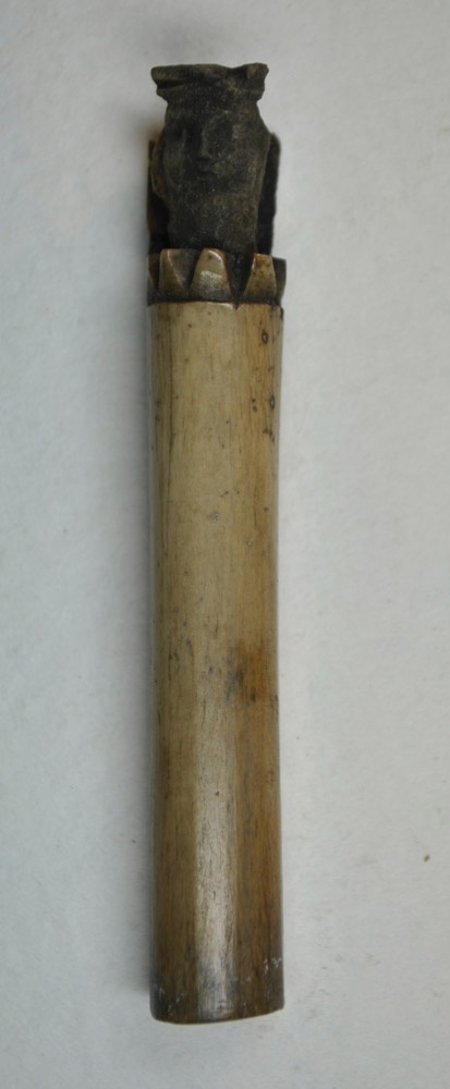 Messergriff mit aufgesetztem, gekröntem Köpfchen  (Dominikanerkloster Prenzlau CC BY-NC-SA)
