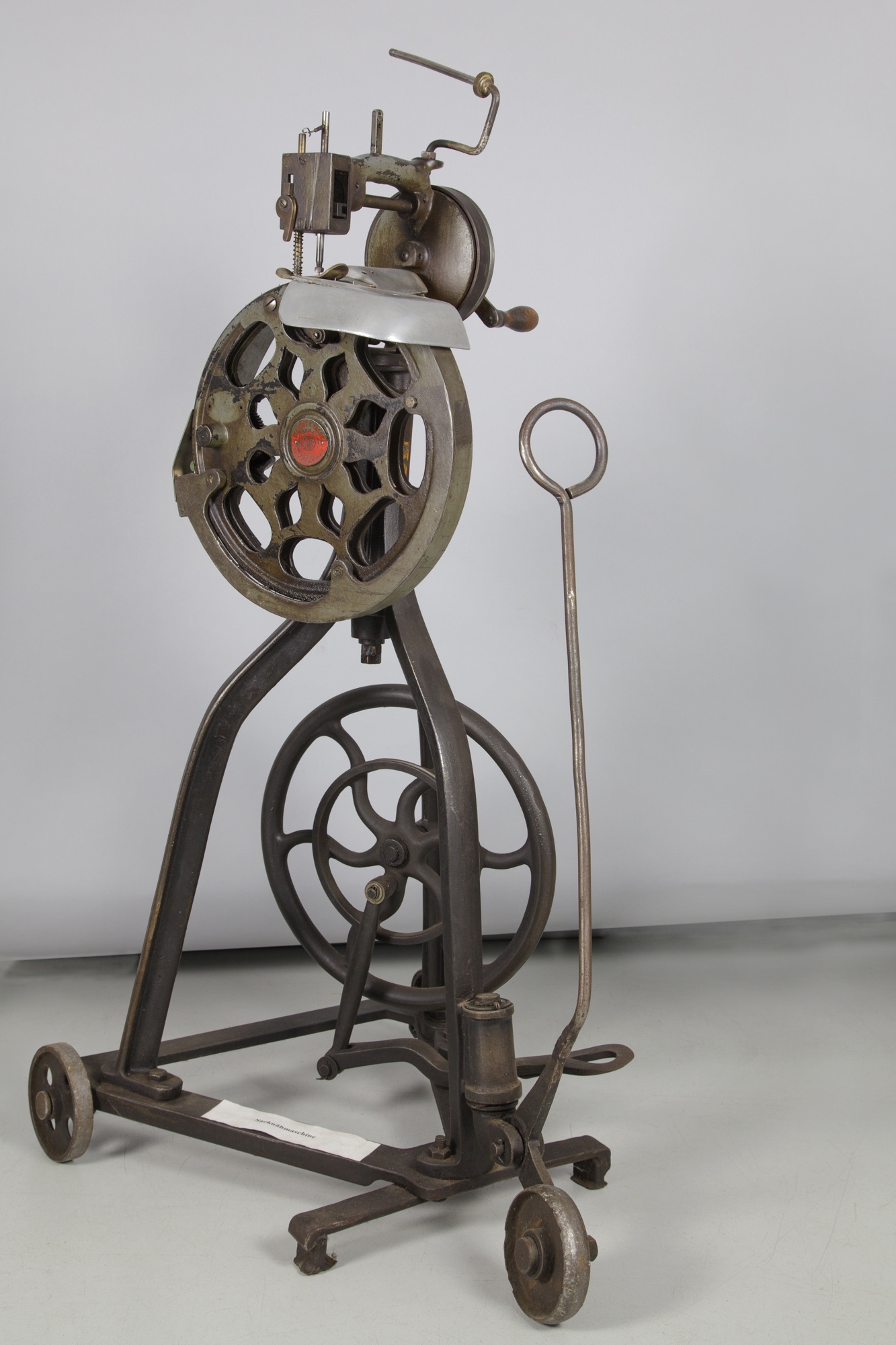 Hutmaschine (Stadt- und Industriemuseum Guben CC BY-NC-SA)