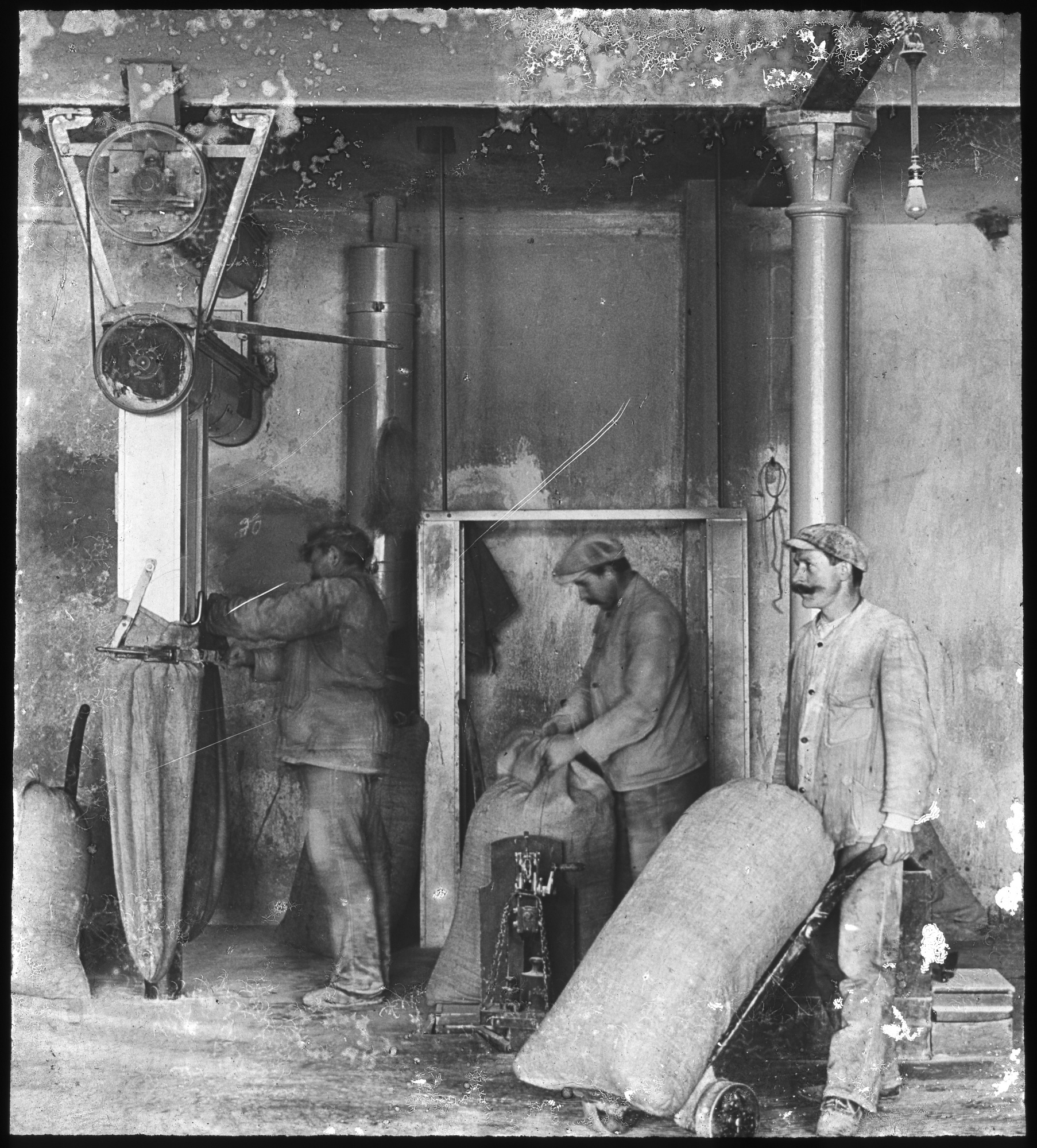 Mühlenarbeiter an der Absackung (Historische Mühle von Sanssouci CC BY-NC-SA)