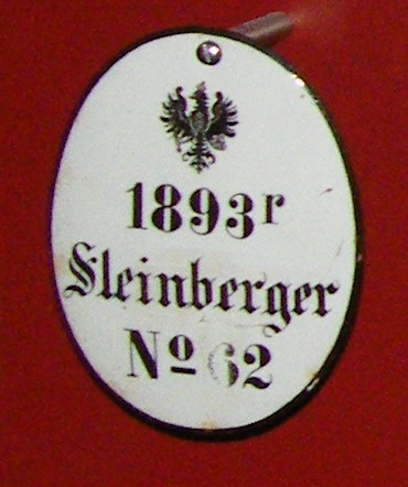 Weinregalschild, 1893r Steinberger № 62, XVIII (1) 31. (Stiftung Preußische Schlösser und Gärten Berlin-Brandenburg CC BY-NC-SA)