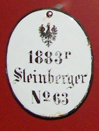 Weinregalschild, 1893r Steinberger № 63, XVIII (1) 32. (Stiftung Preußische Schlösser und Gärten Berlin-Brandenburg CC BY-NC-SA)