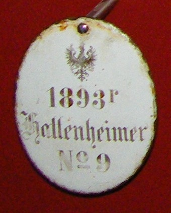 Weinregalschild, 1893r Hattenheimer № 9, XVIII (1) 35. (Stiftung Preußische Schlösser und Gärten Berlin-Brandenburg CC BY-NC-SA)