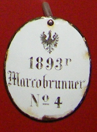 Weinregalschild, 1893r Marcobrunner № 4, XVIII (1) 37. (Stiftung Preußische Schlösser und Gärten Berlin-Brandenburg CC BY-NC-SA)