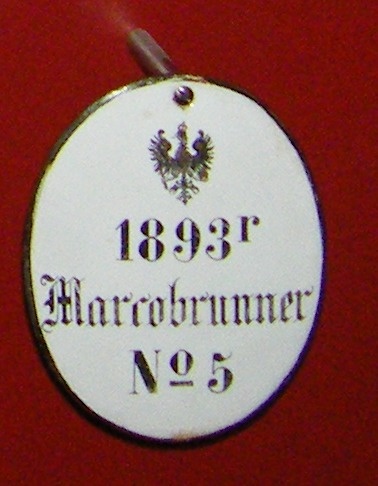 Weinregalschild, 1893r Marcobrunner № 5, XVIII (1) 38. (Stiftung Preußische Schlösser und Gärten Berlin-Brandenburg CC BY-NC-SA)