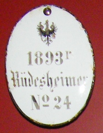 Weinregalschild, 1893r Rüdesheimer № 24, XVIII (1) 23. (Stiftung Preußische Schlösser und Gärten Berlin-Brandenburg CC BY-NC-SA)