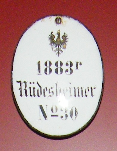 Weinregalschild, 1893r Rüdesheimer № 30, XVIII (1) 24. (Stiftung Preußische Schlösser und Gärten Berlin-Brandenburg CC BY-NC-SA)