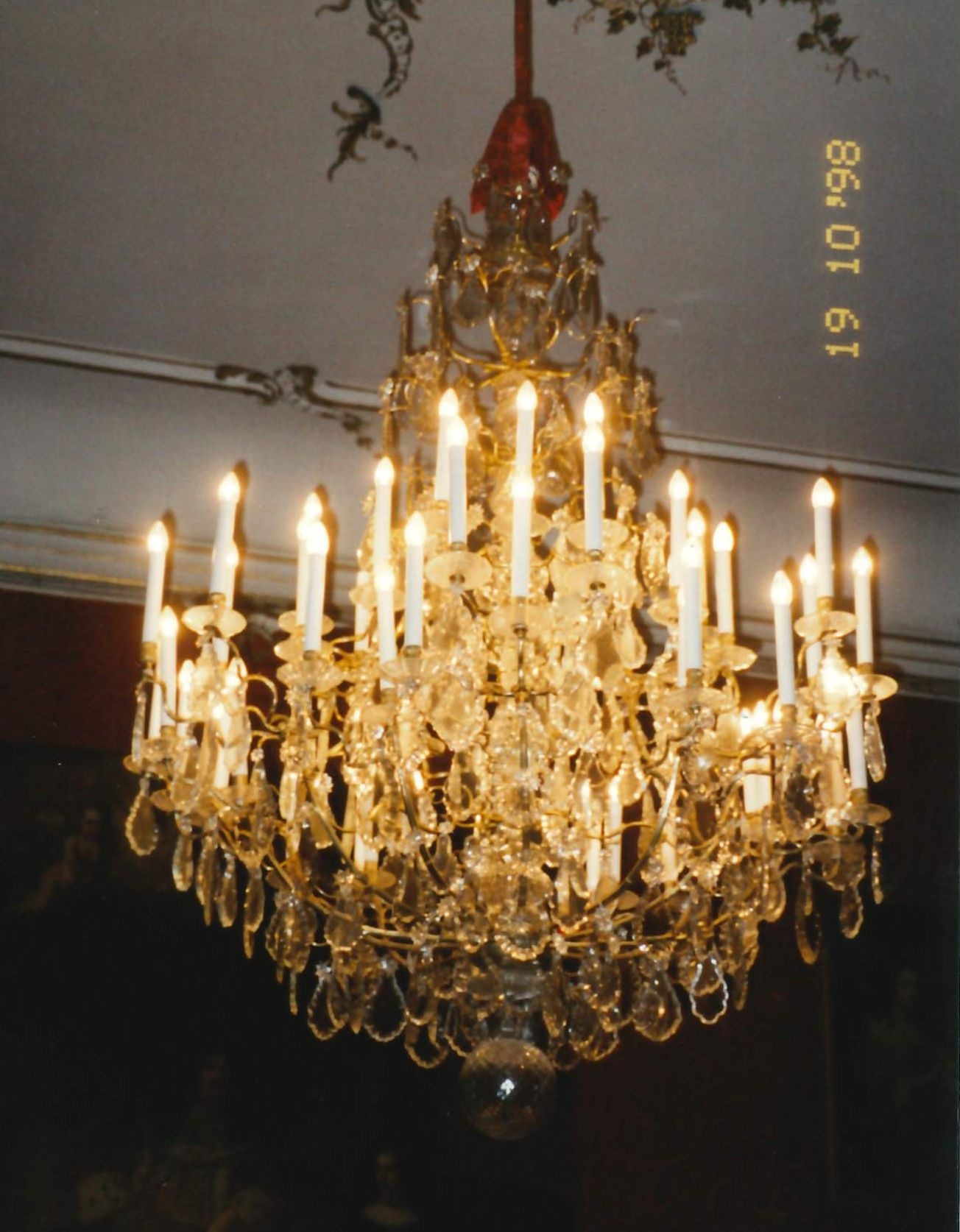 Kronleuchter mit Behang aus Glas, 51 Kerzen (elektrifiziert), VIII 876. (Stiftung Preußische Schlösser und Gärten Berlin-Brandenburg CC BY-NC-SA)