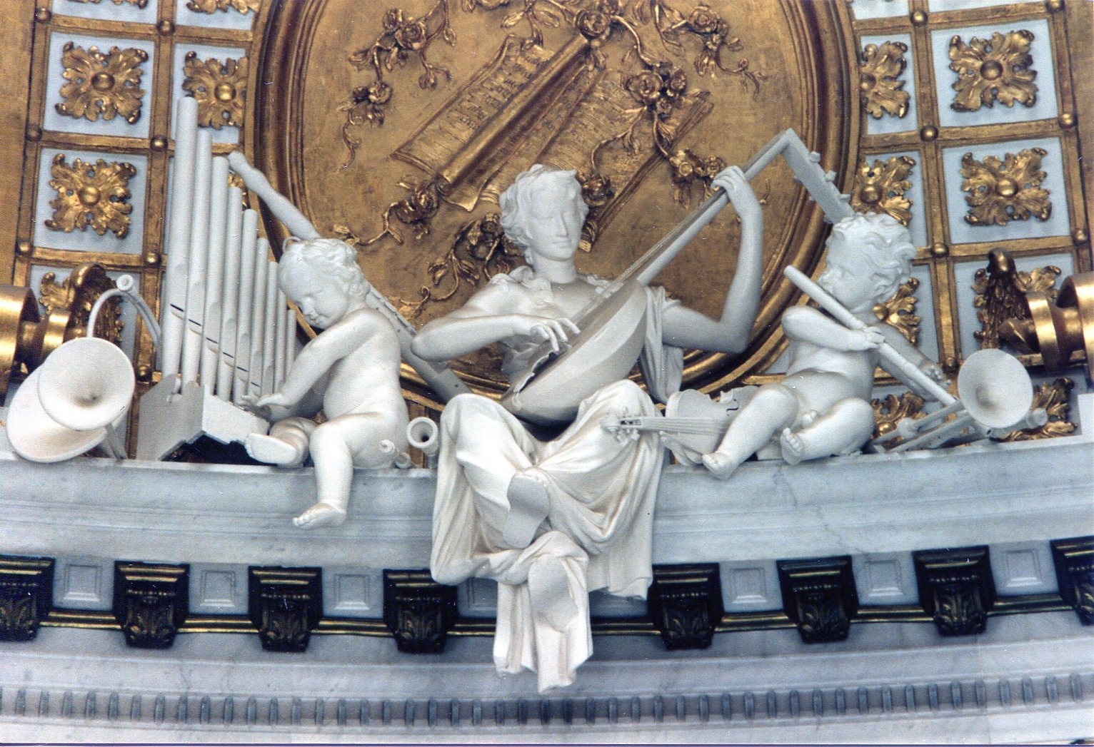 Ebenhecht, Georg Franz: Allegorie "Die Musik", 1745-1747, Stuck, Skulpt.slg. 236. (Stiftung Preußische Schlösser und Gärten Berlin-Brandenburg CC BY-NC-SA)