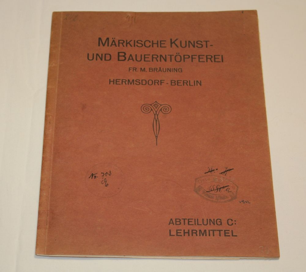 Katalog und Preisliste Märkische Kunst- und Bauerntöpferei FR. M. Bräuning Hermsdorf Berlin. (Ofen- und Keramikmuseum Velten CC BY-NC-SA)