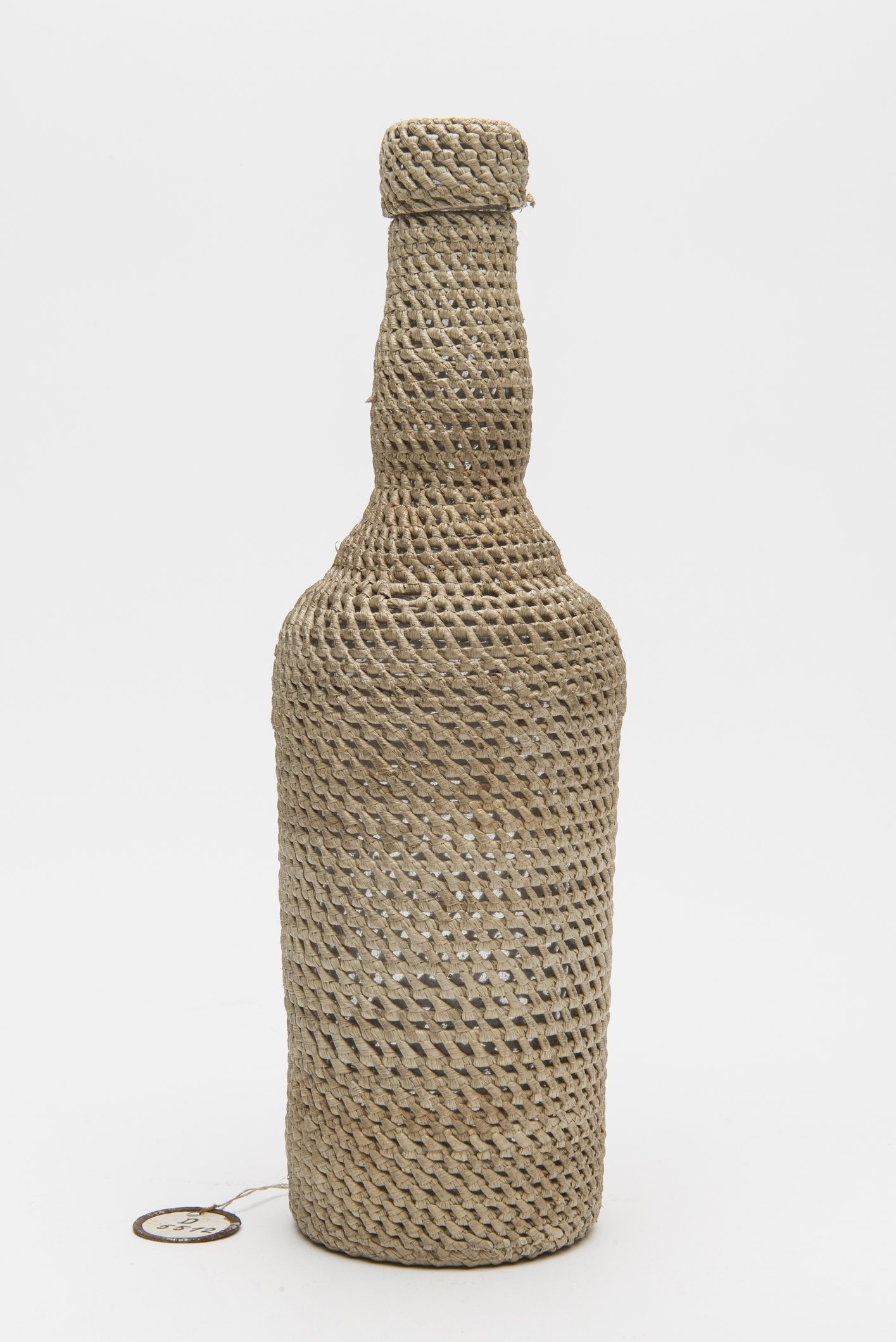 D05512 Flasche im Geflecht | woven bottle (Uebersee-Museum Bremen CC BY-SA)