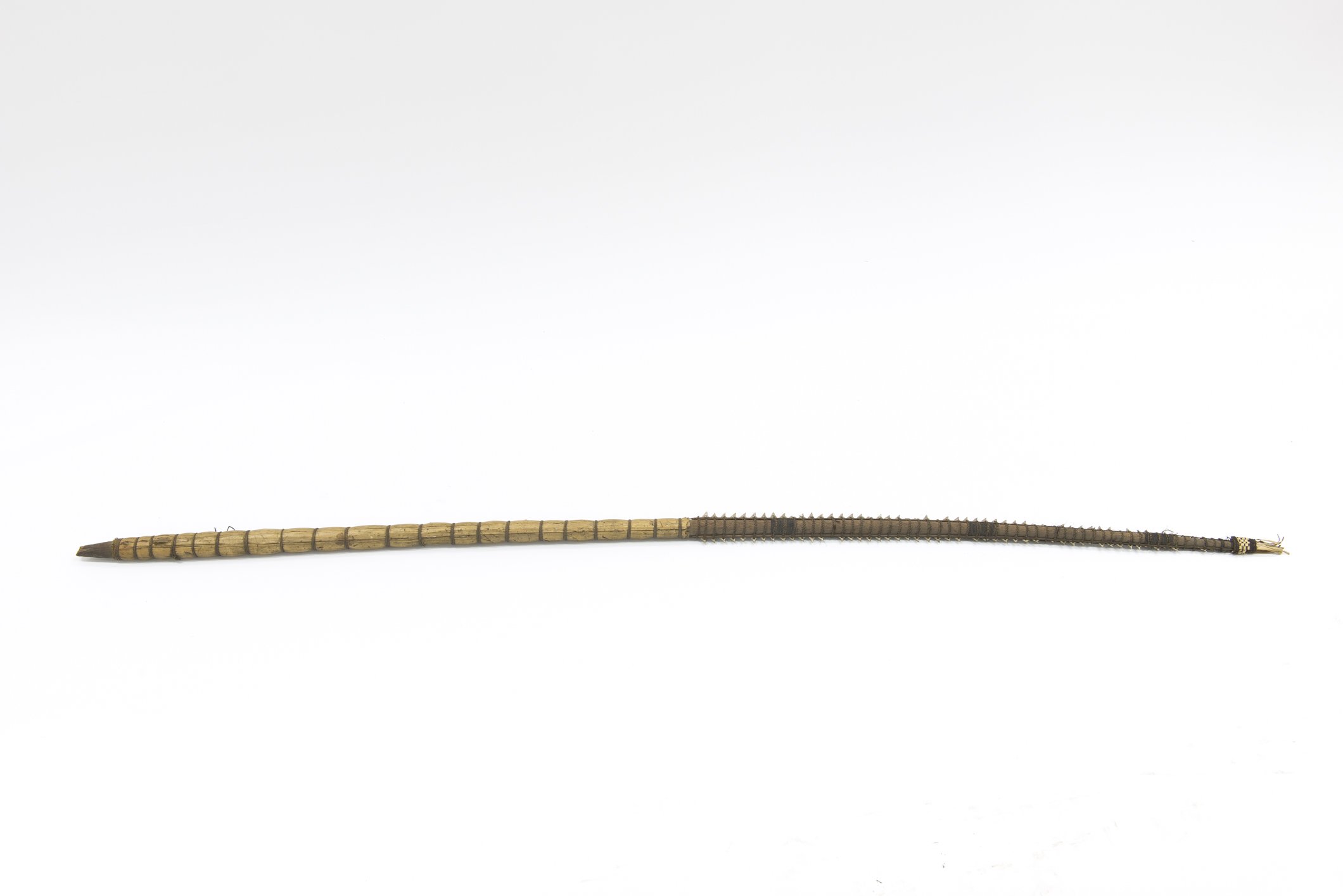 D00305 Schwert mit Haizähnen (Übersee-Museum Bremen CC BY-SA)