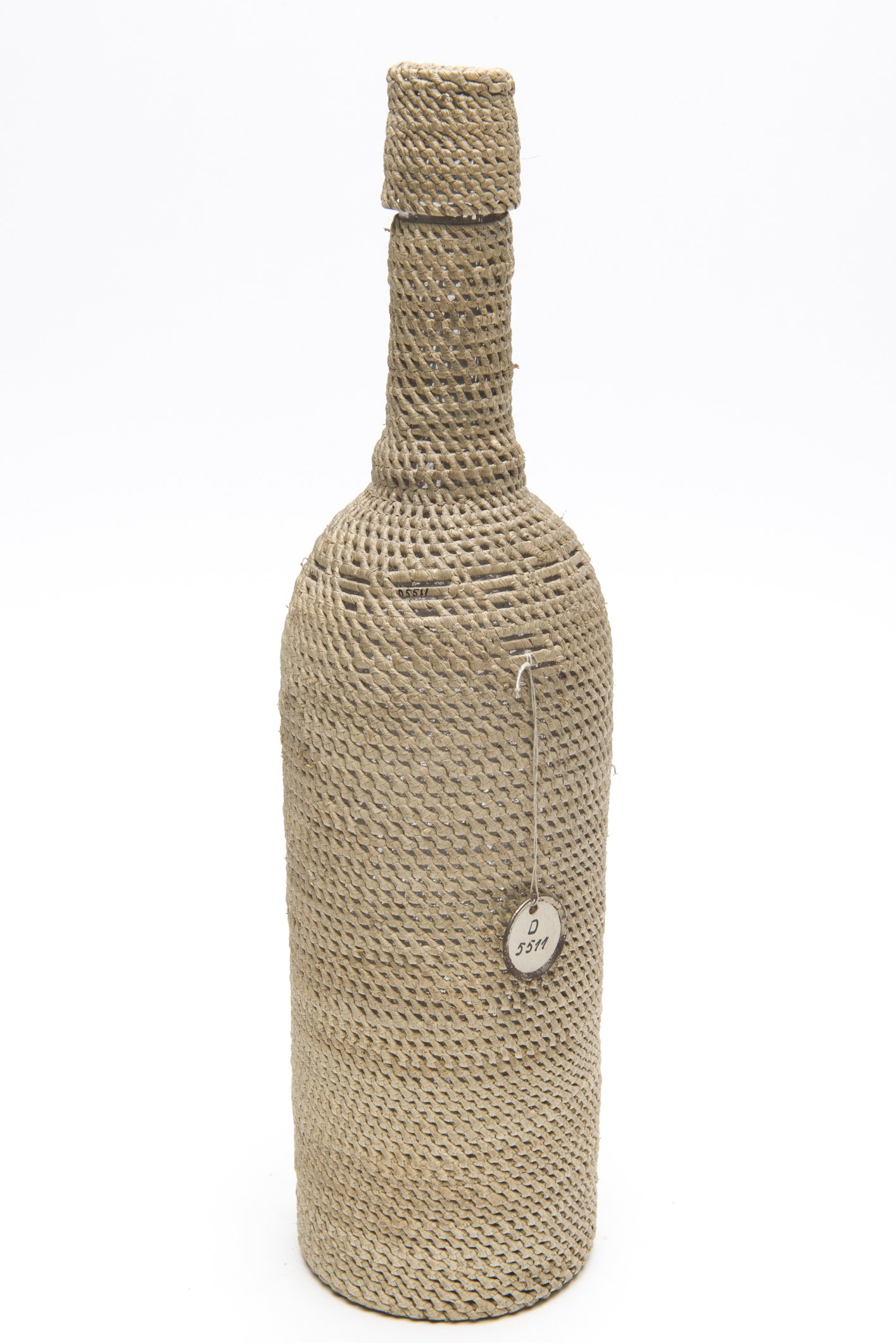 D05511 Flasche im Geflecht | woven bottle (Übersee-Museum Bremen CC BY-SA)