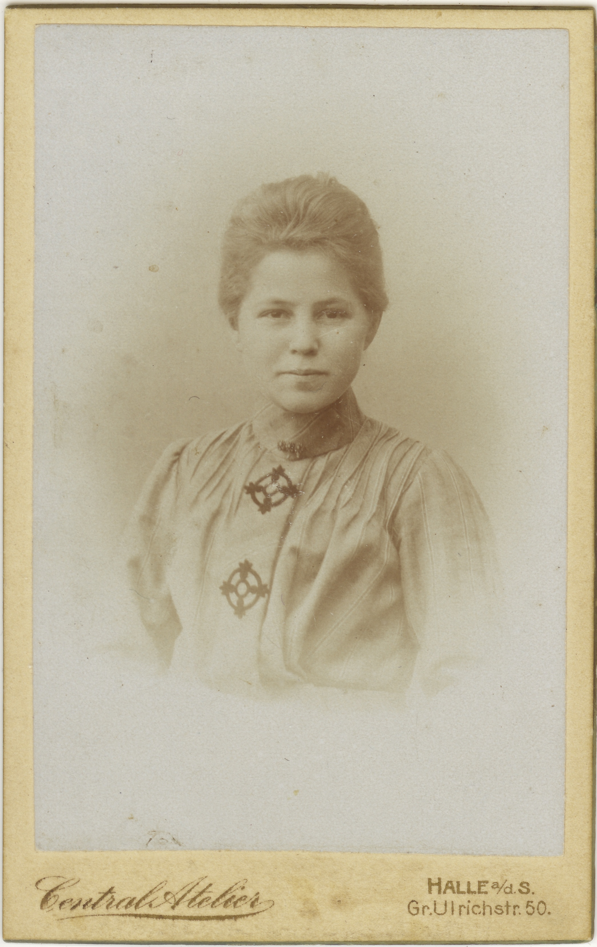Oma vor 1905 (Fotosammlung Stefan Rohde-Enslin CC BY-NC-SA)
