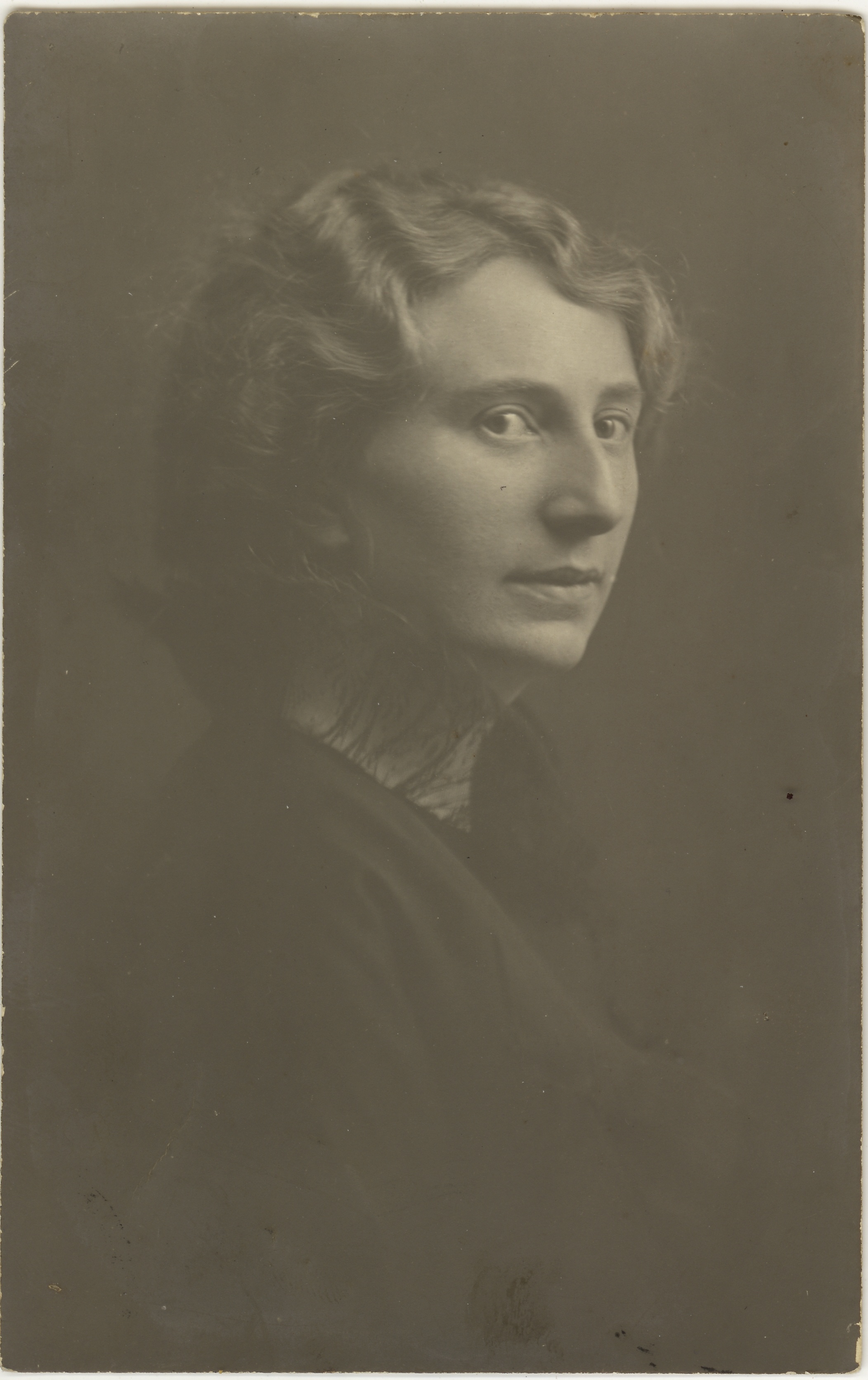 Frau Schütz, 1915 (Fotosammlung Stefan Rohde-Enslin CC BY-NC-SA)