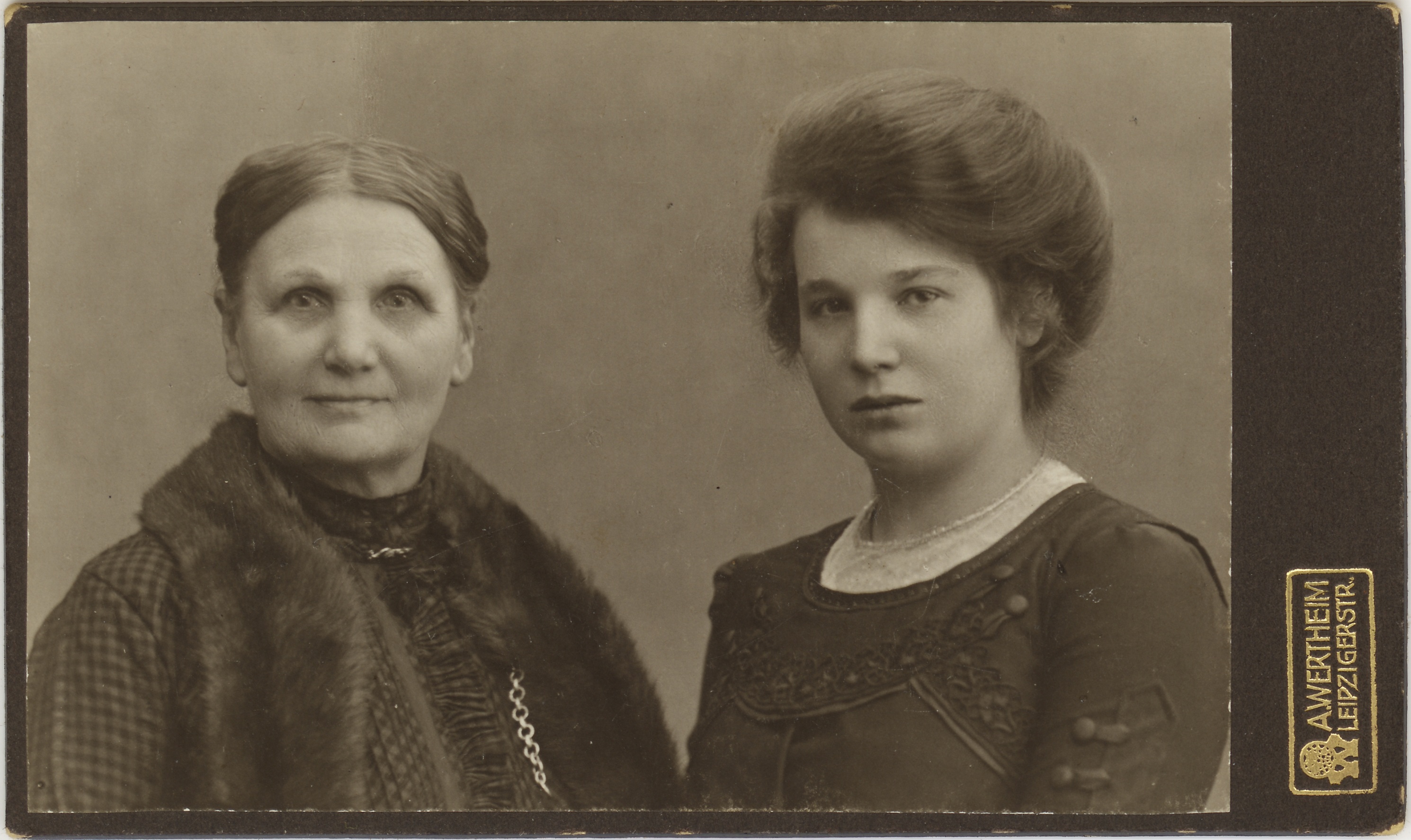 Großmutter und Tante Martha (Fotosammlung Stefan Rohde-Enslin CC BY-NC-SA)