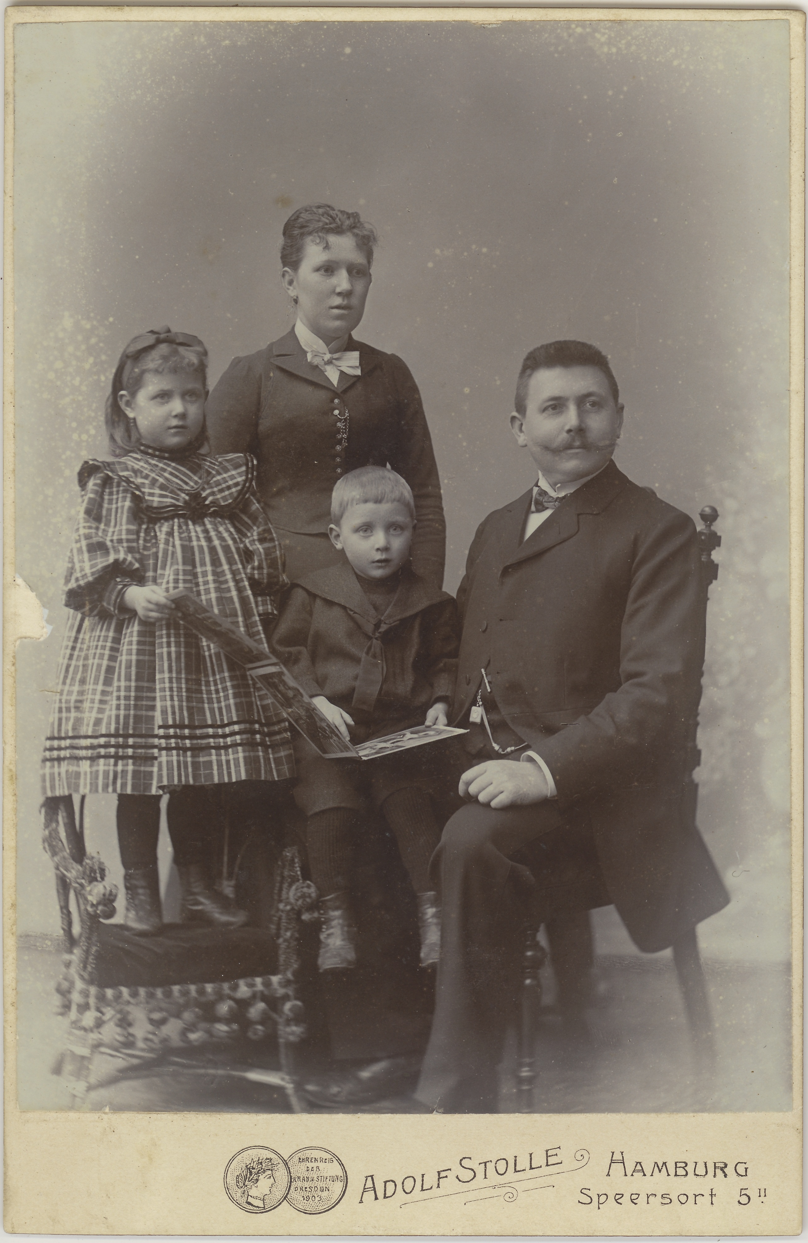 Onkel Ahrens, Tante Minna, Martha und Karl (Fotosammlung Stefan Rohde-Enslin CC BY-NC-SA)