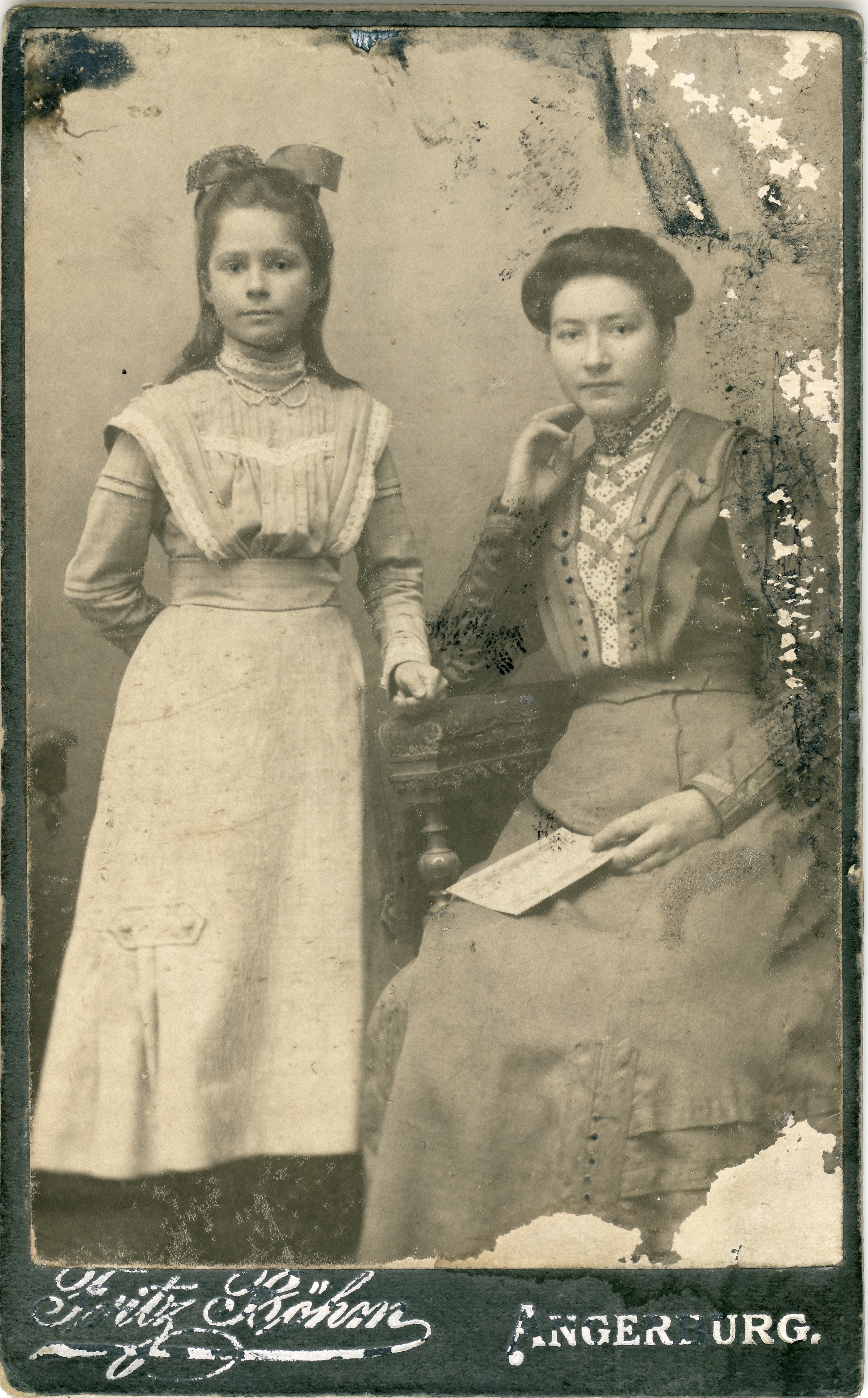 Zwei Frauen aus Angerburg (Lisbeth Ammon und Anna Klein) (Fotosammlung Stefan Rohde-Enslin CC BY-NC-SA)