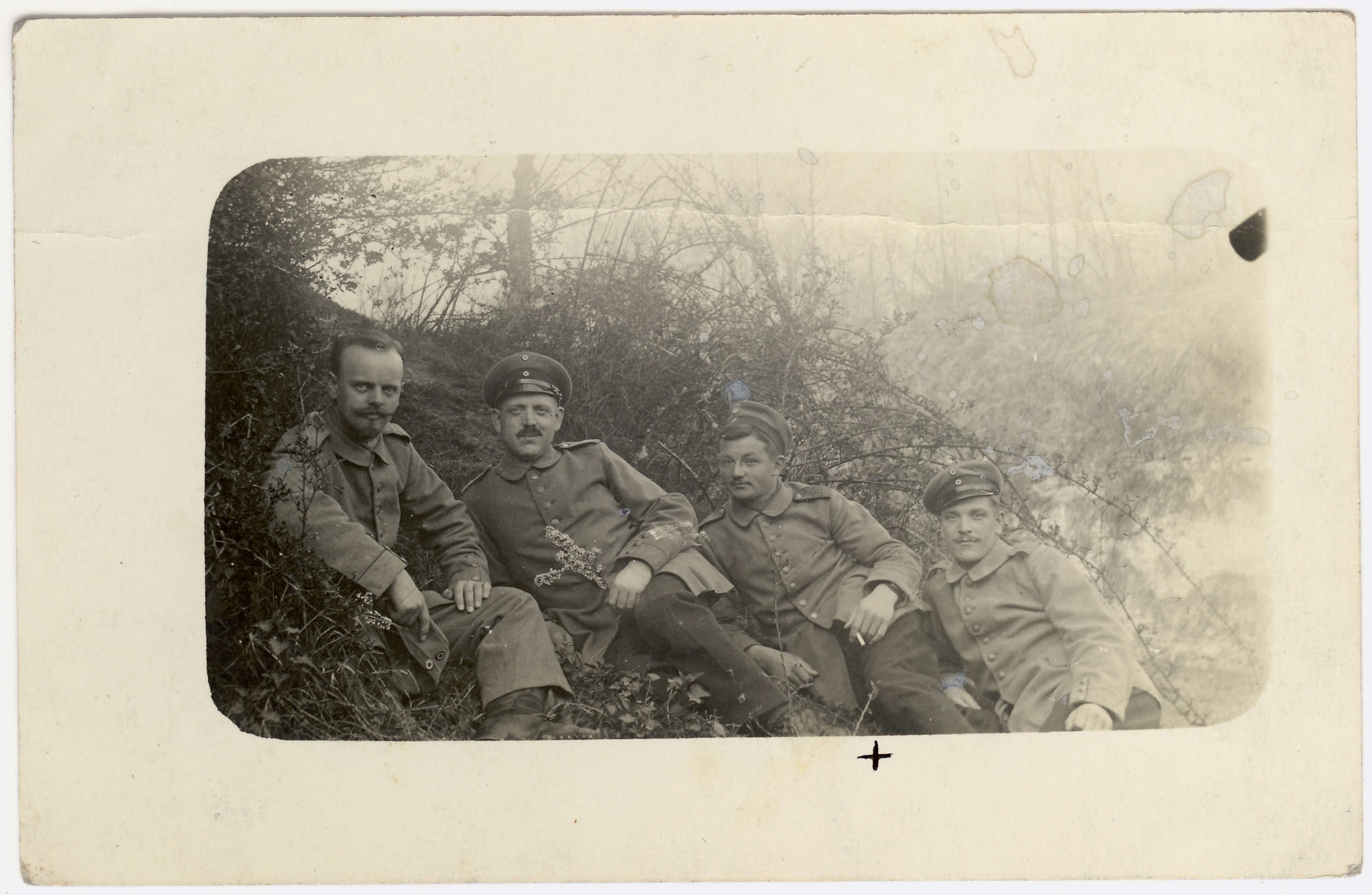 Vier Soldaten (Fotosammlung Stefan Rohde-Enslin CC BY-NC-SA)