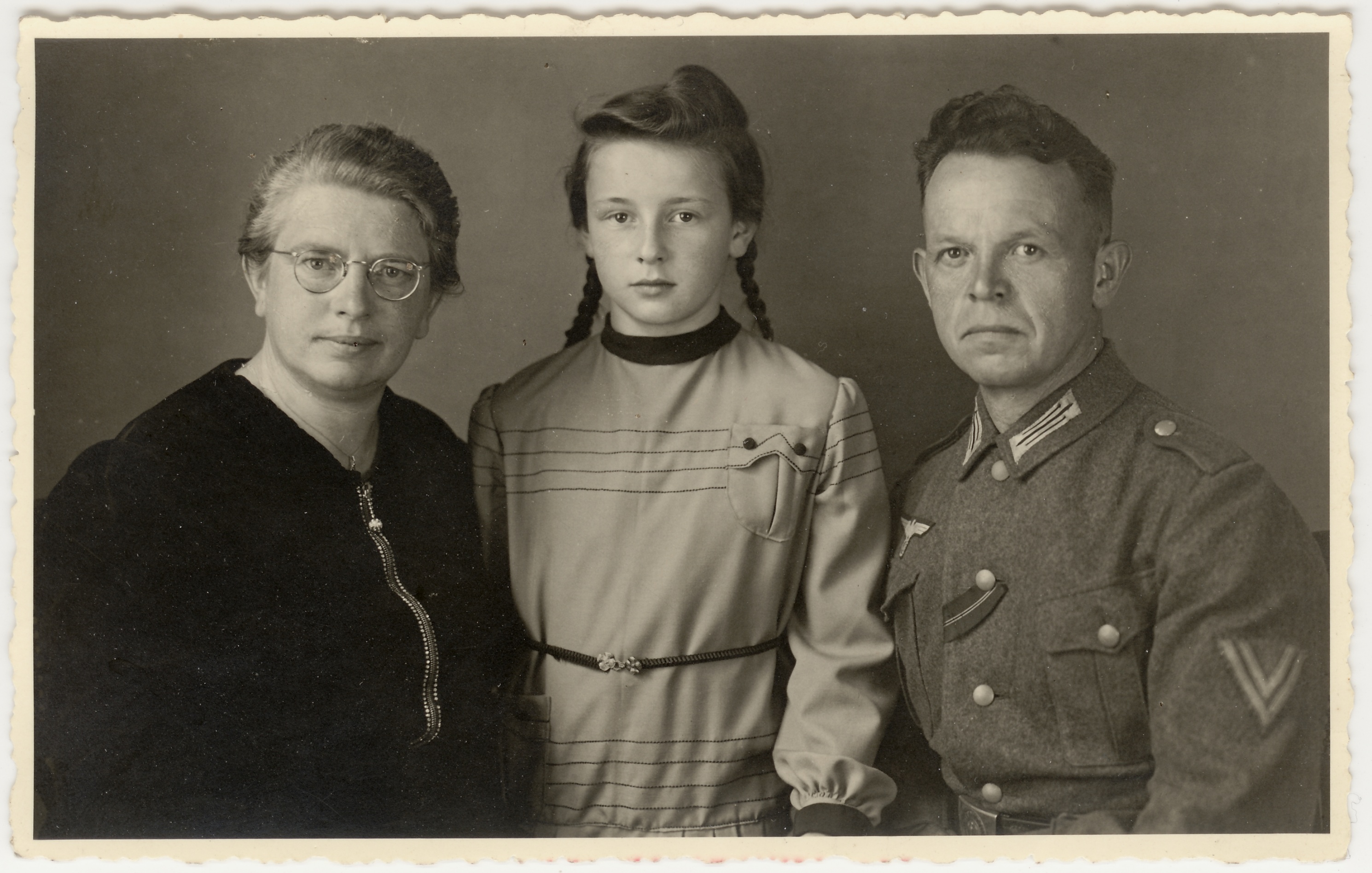Soldatenfamilie (Fotosammlung Stefan Rohde-Enslin CC BY-NC-SA)