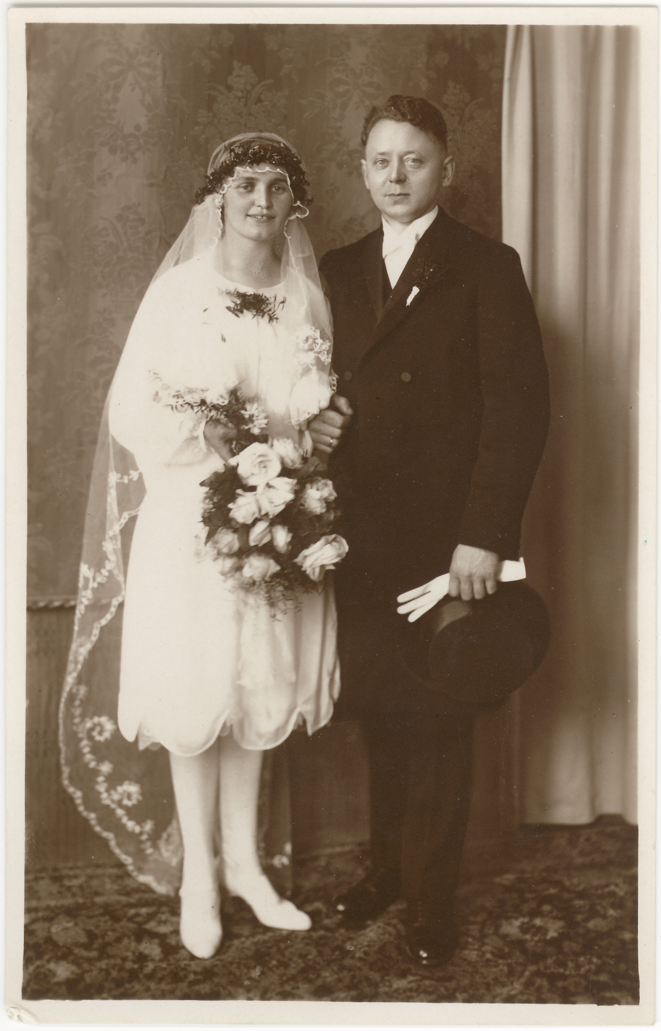 Heirat in knielangem Kleid (Fotosammlung Stefan Rohde-Enslin CC BY-NC-SA)
