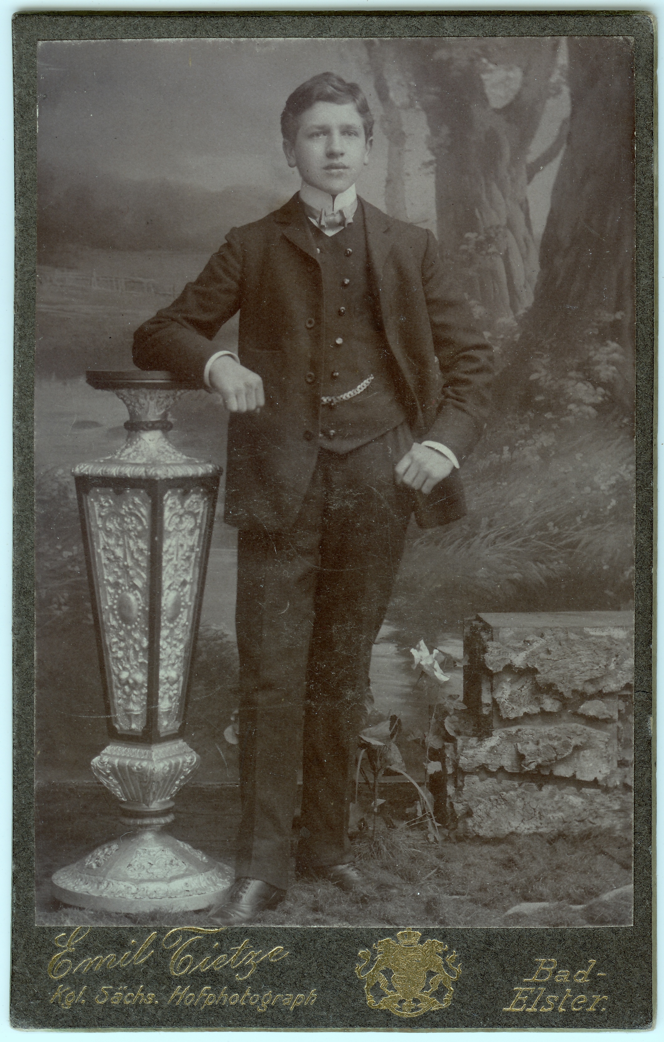 Arm auf Lampe 1906 (Fotosammlung Stefan Rohde-Enslin CC BY-NC-SA)