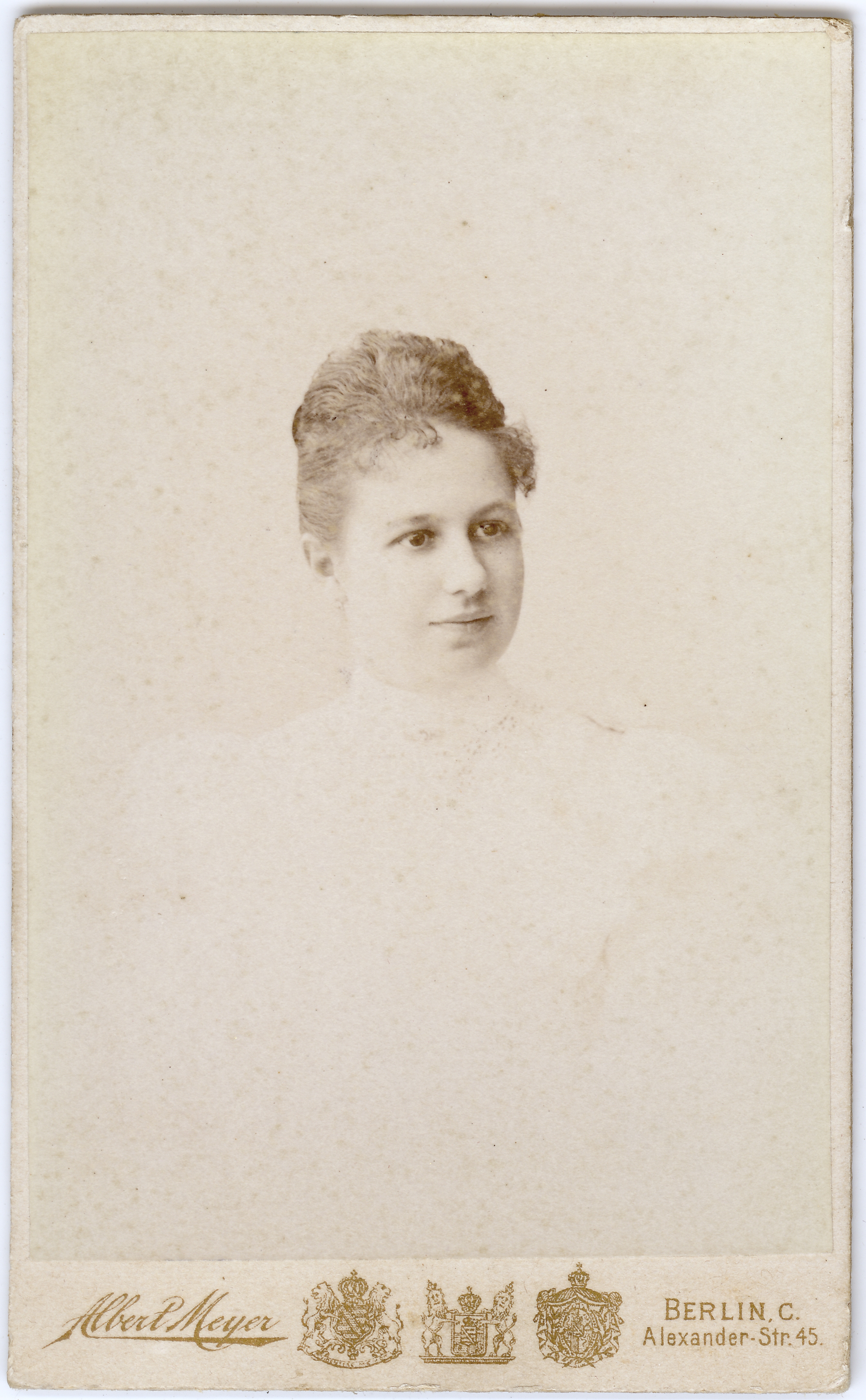Erna zum Andenken 1899 (Fotosammlung Stefan Rohde-Enslin CC BY-NC-SA)