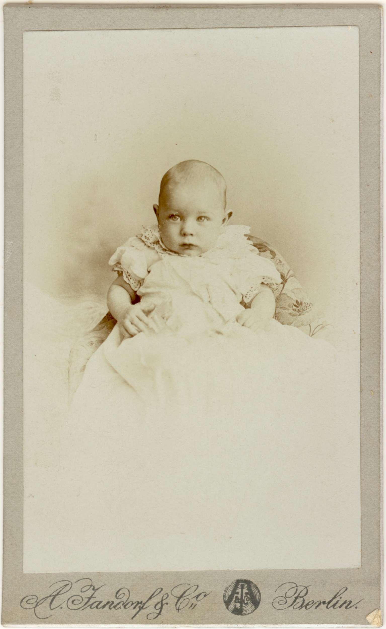 Baby klein - Augen groß (SaHiFo Public Domain Mark)