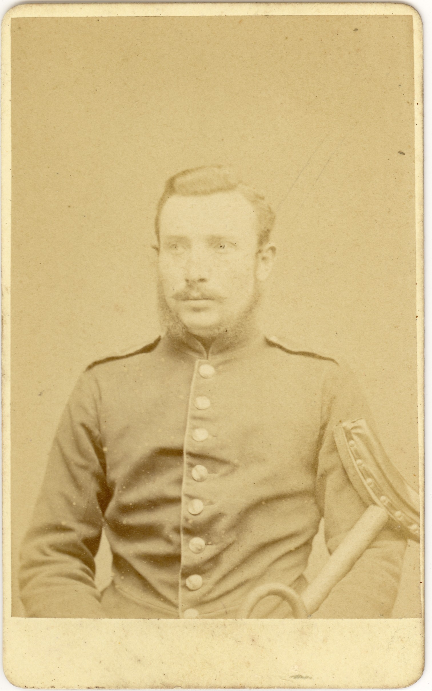 Uniform und Bart (SaHiFo Public Domain Mark)