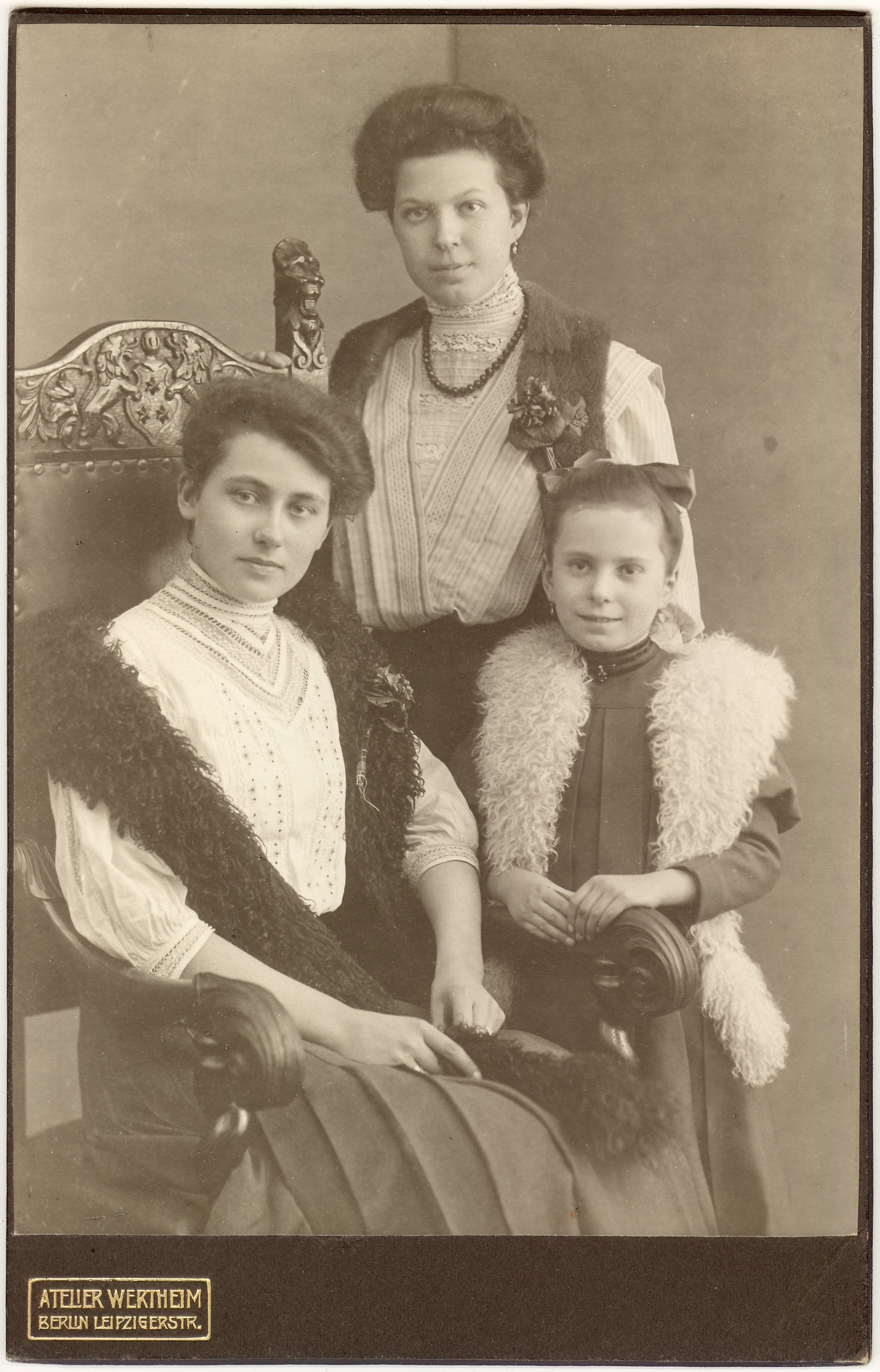Drei Maiden, vor 1909 (SaHiFo Public Domain Mark)
