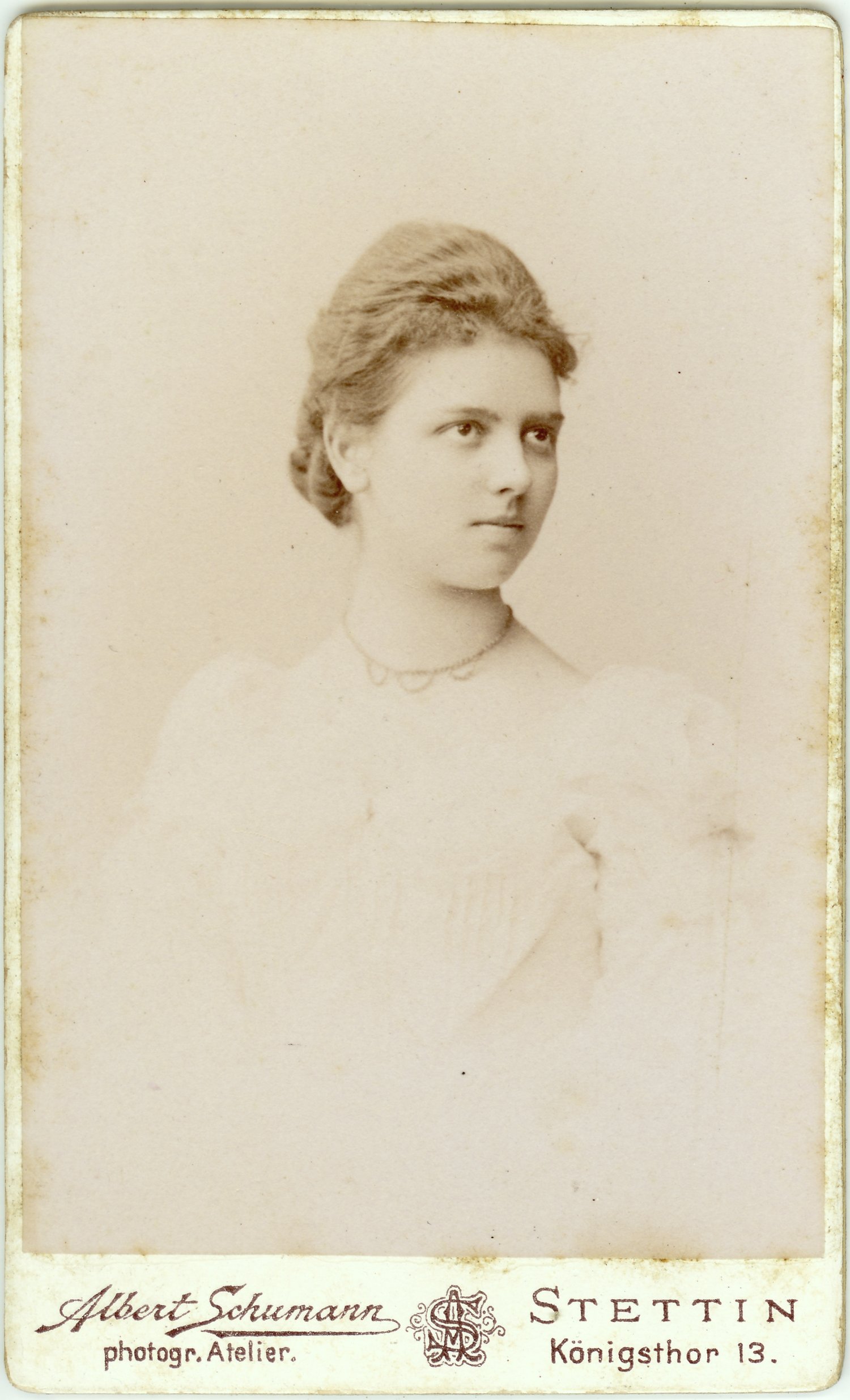 Erna Siebe, Mai 1902 (SaHiFo Public Domain Mark)