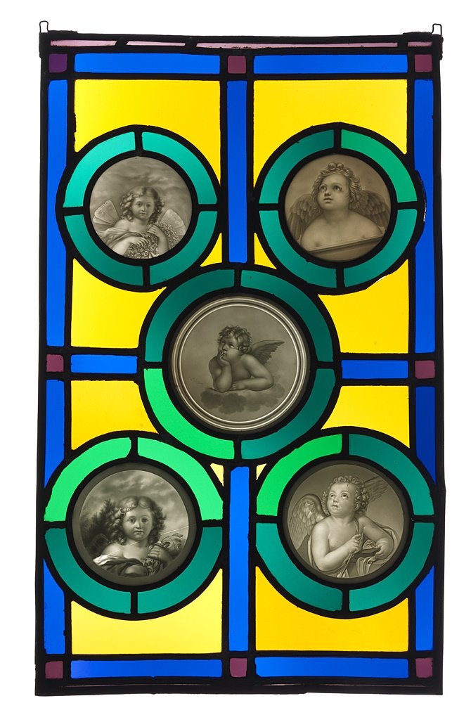 Fenstereinsatz mit fünf runden Lithophanien in Kathedralglasfassung (Sammlung "S", Wuppertal CC BY-NC-SA)