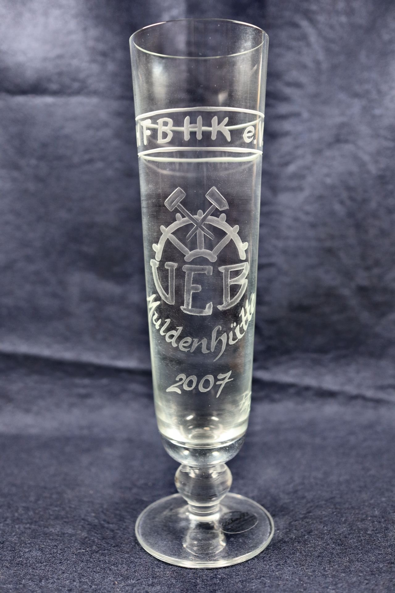 Trinkglas "HFBHK e.V. VEB Muldenhütte 2007" (Saxonia-Freiberg-Stiftung CC BY-NC-SA)