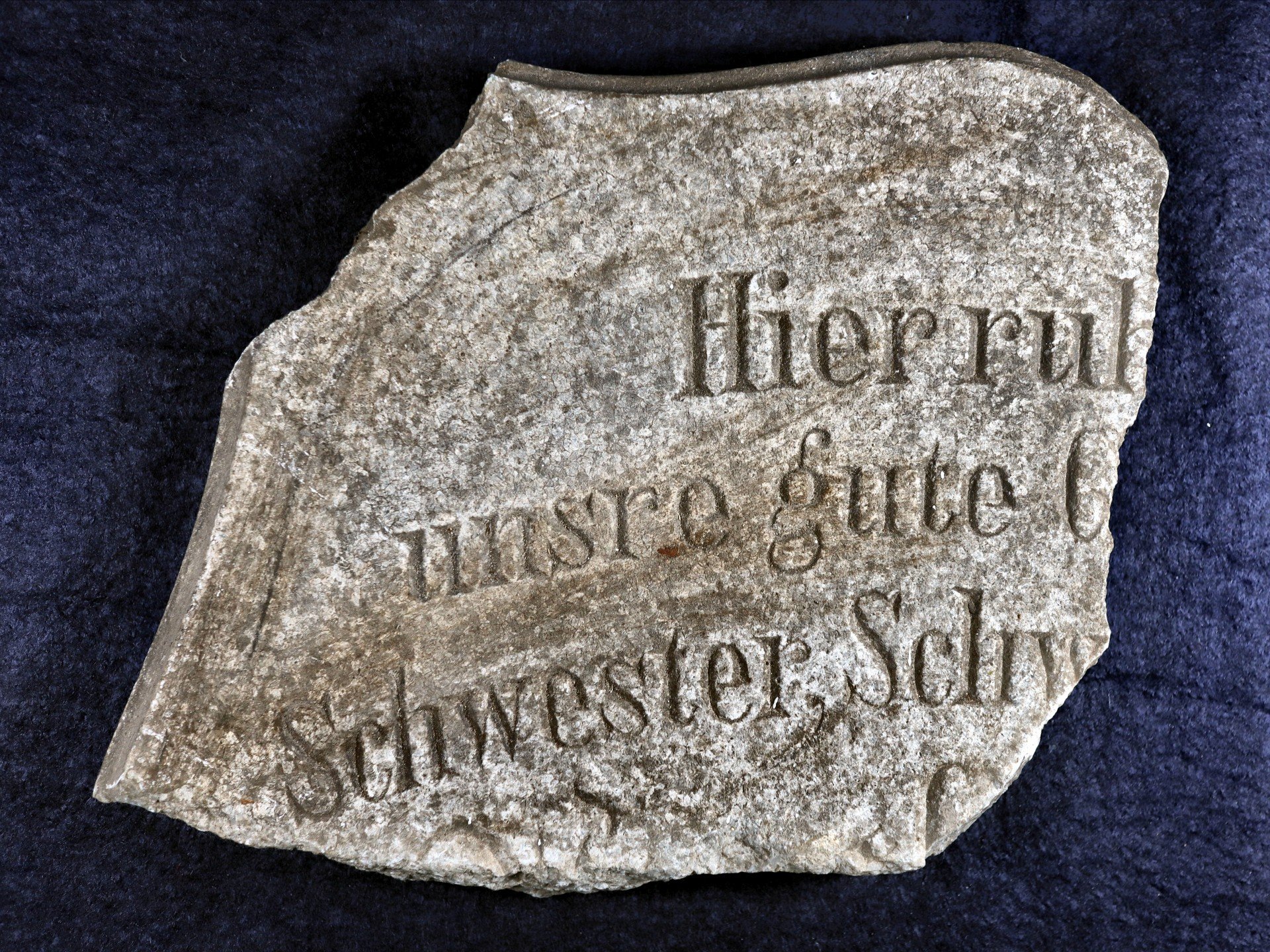 Fragment eines Grabsteins (Saxonia-Freiberg-Stiftung CC BY-NC-SA)