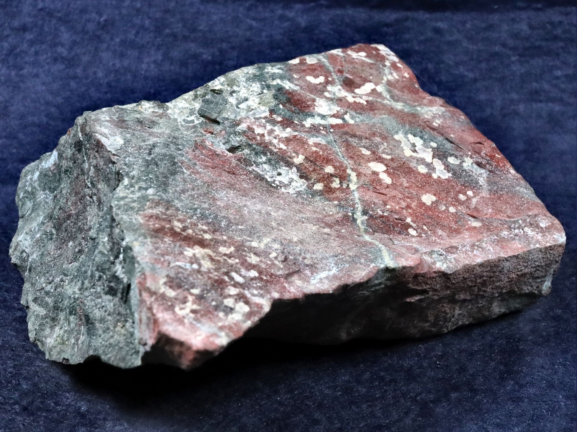Hämatit (Blutstein) aus der Grube Einheit in Elbingerode (Saxonia-Freiberg-Stiftung CC BY-NC-SA)