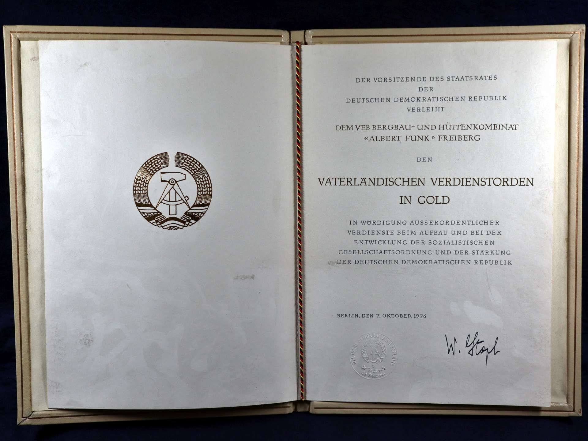 Verleihung des Vaterländischen Verdienstordens in Gold an das VEB Bergbau- und Hüttenkombinat "Albert Funk" Freiberg (Saxonia-Freiberg-Stiftung CC BY-NC-SA)