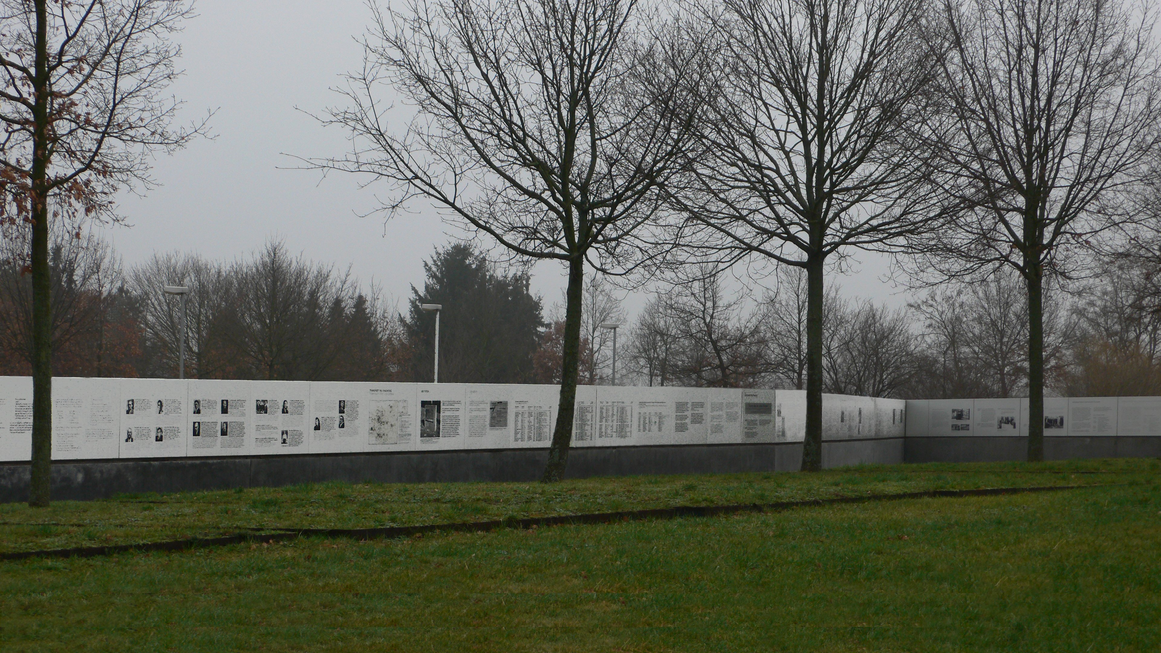 Gedenkstättengelände mit Dauerausstellung (Gedenkstätte Gestapo-Lager Neue Bremm CC BY-NC-SA)