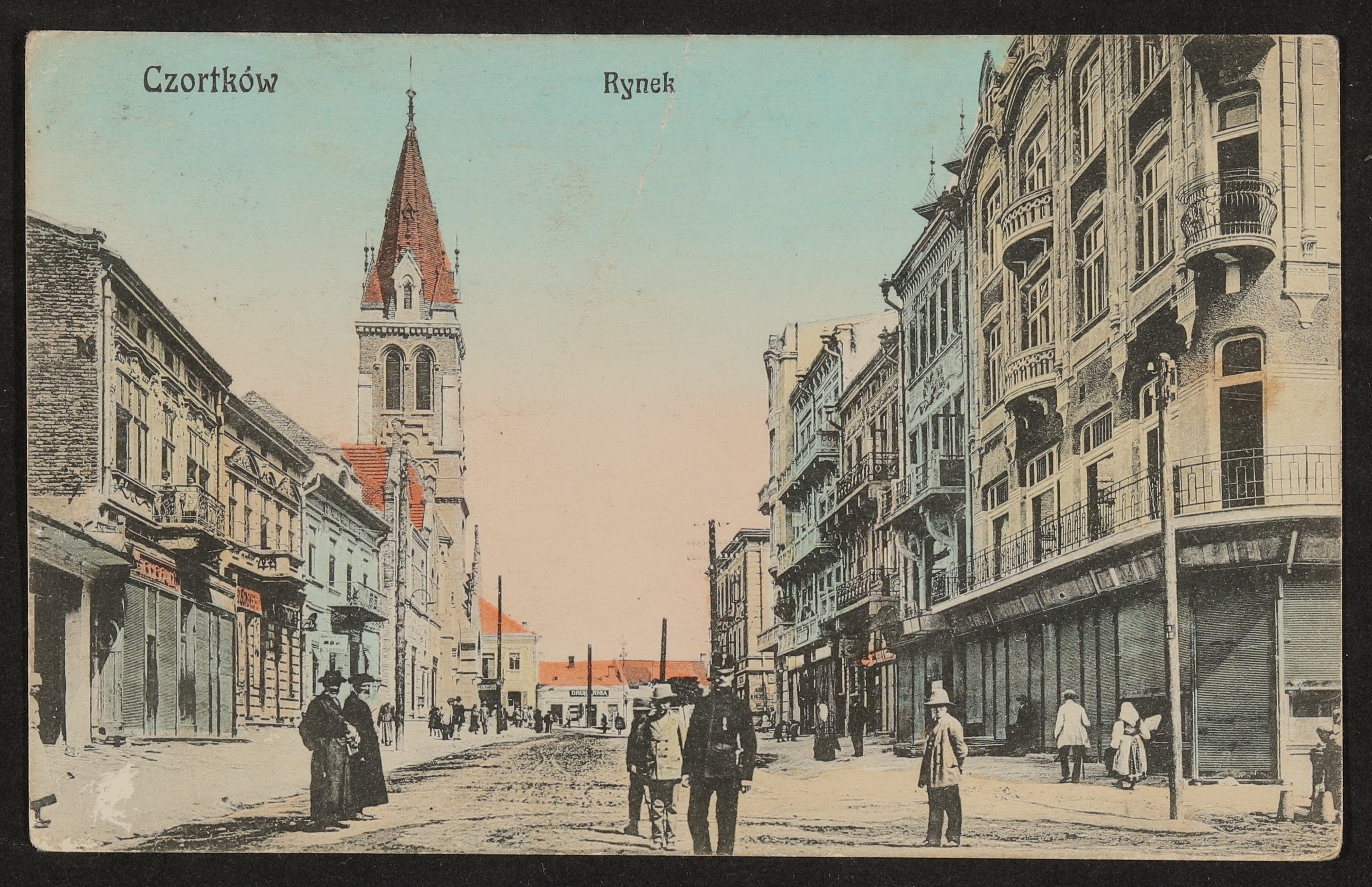 Kolorierte Postkarte mit Ansicht des Ringplatzes von Czortków (Tschortkiw) (Freies Deutsches Hochstift / Frankfurter Goethe-Museum CC BY-NC-SA)