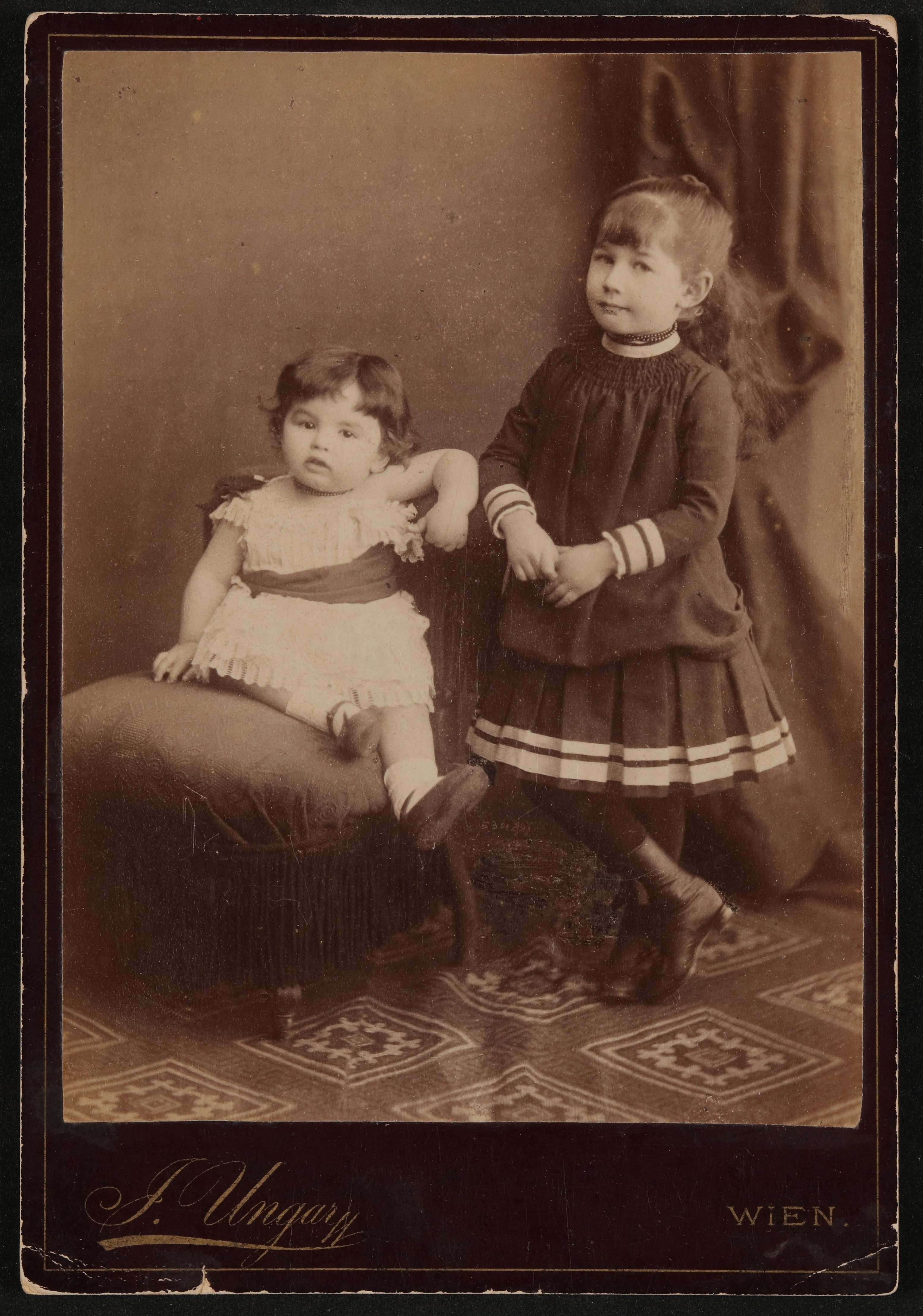 Zwei unbekannte Kleinkinder, eventuell aus der Familie Schlesinger (Freies Deutsches Hochstift / Frankfurter Goethe-Museum CC BY-NC-SA)