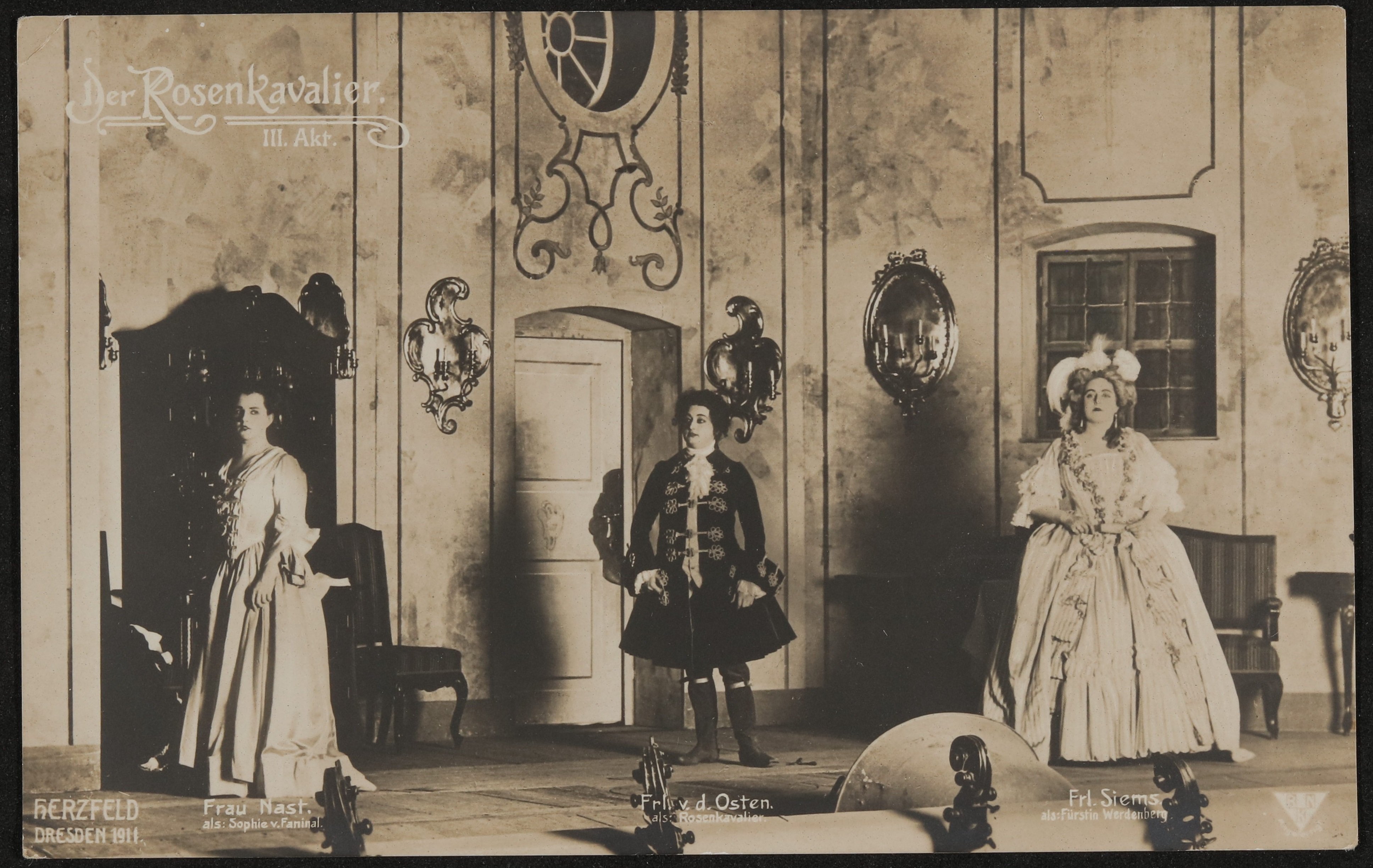 Szenenbild aus "Der Rosenkavalier", 3. Akt mit Siems, Nast und Osten in Dresden (Freies Deutsches Hochstift / Frankfurter Goethe-Museum CC BY-NC-SA)