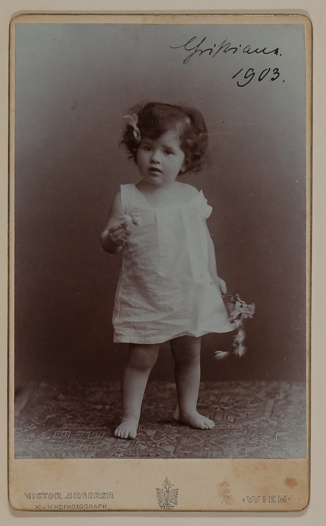 Christiane von Hofmannsthal als 1jähriges Kleinkind 1903 (Vera Graaf Public Domain Mark)