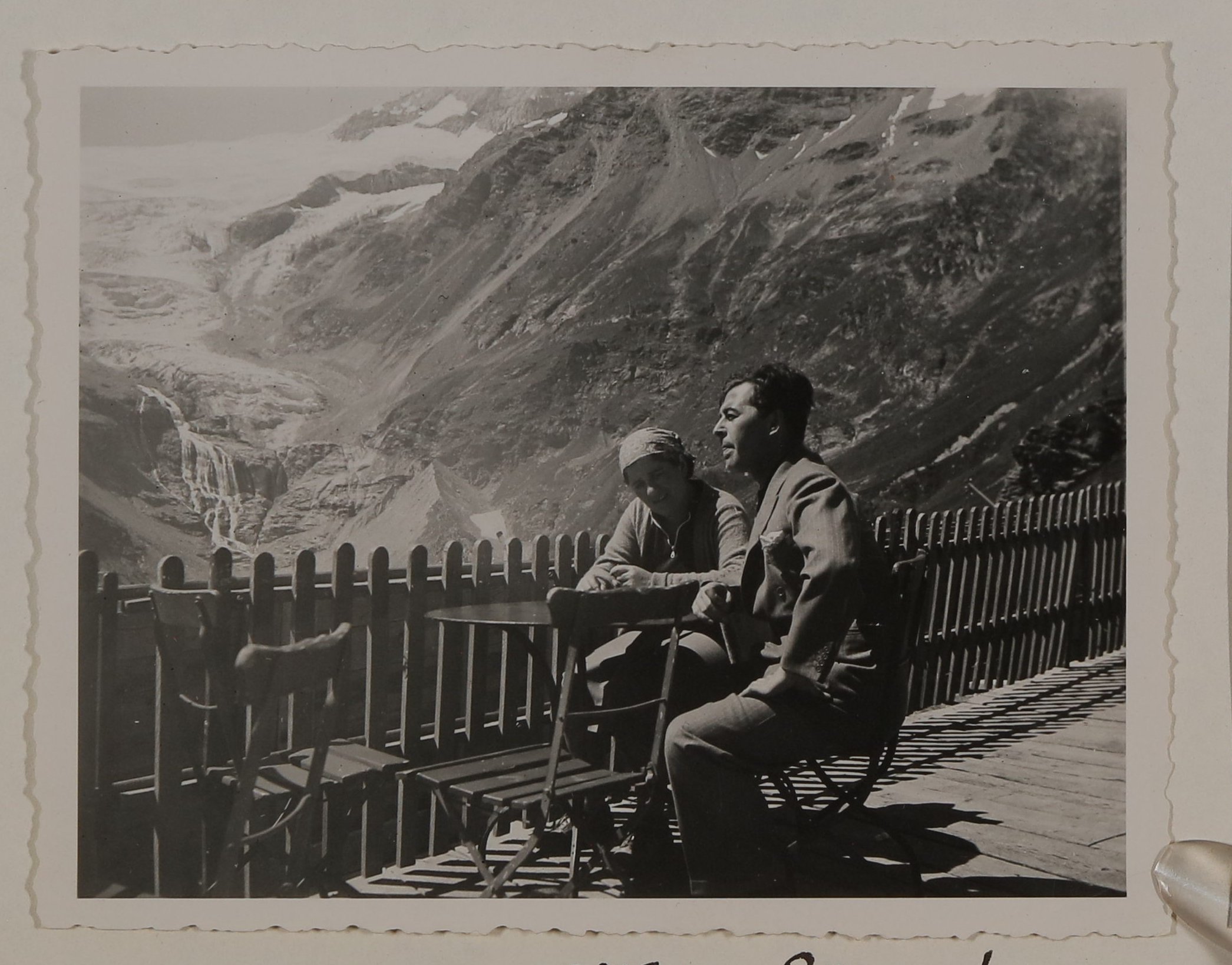 Christiane Zimmer und Raimund von Hofmannsthal in den Bergen (Nachkriegszeit?) (Vera Graaf CC BY-NC-SA)
