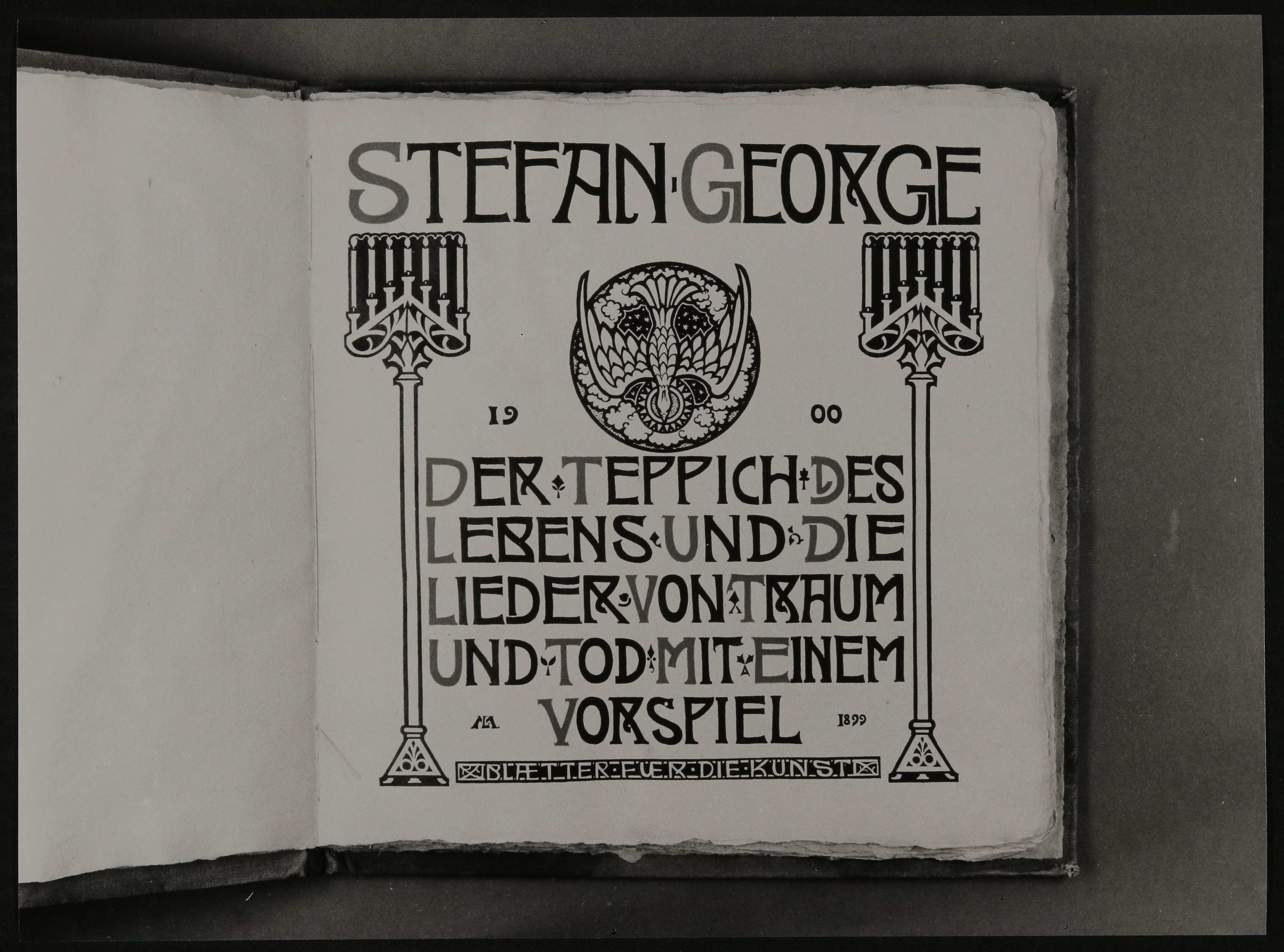 Titelblatt von Stefan Georges "Der Teppich des Lebens" von 1900 (Freies Deutsches Hochstift / Frankfurter Goethe-Museum CC BY-NC-SA)