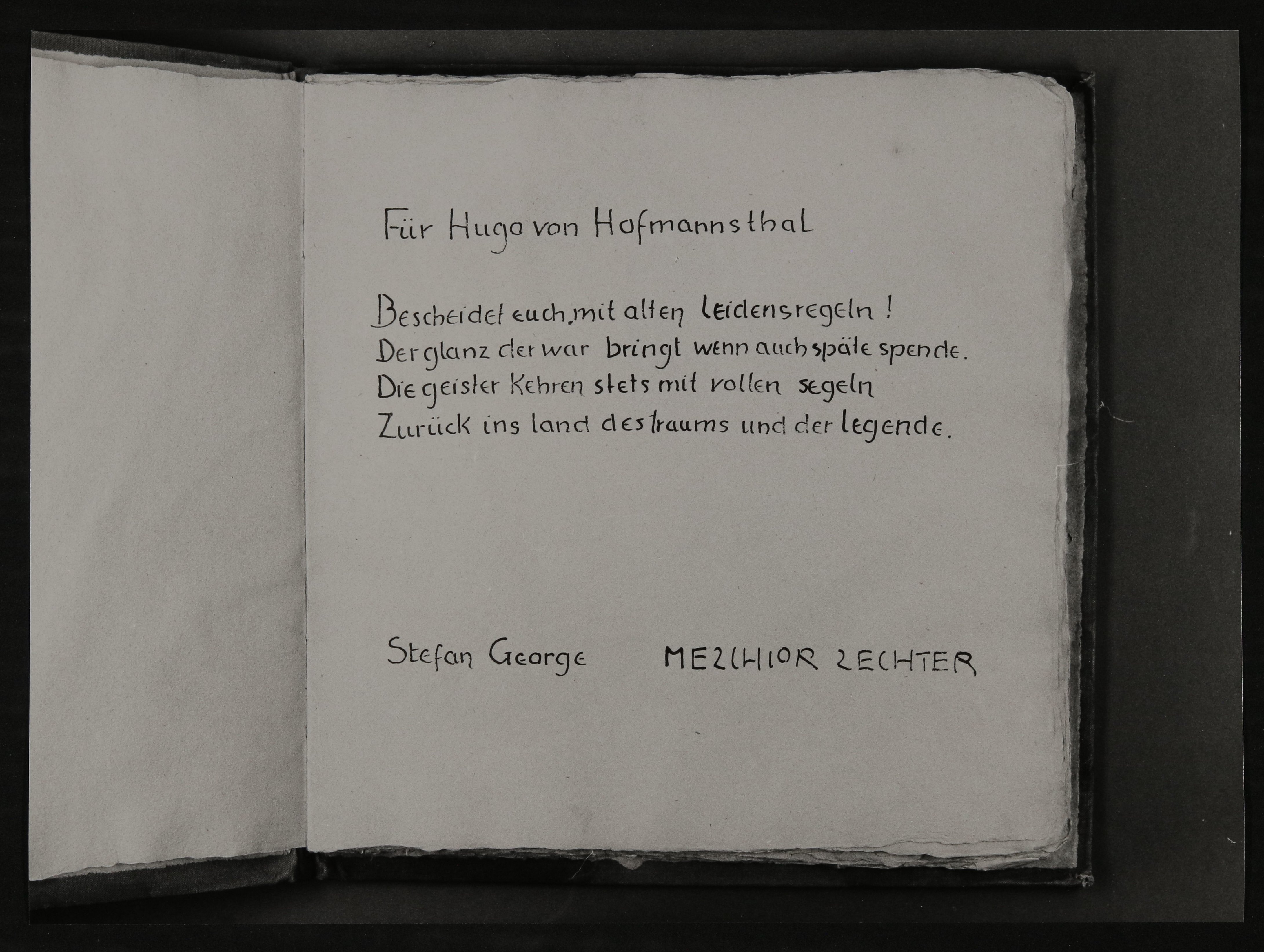 Widmung an Hofmannsthal in Stefan Georges "Der Teppich des Lebens" von 1900 (Freies Deutsches Hochstift / Frankfurter Goethe-Museum CC BY-NC-SA)