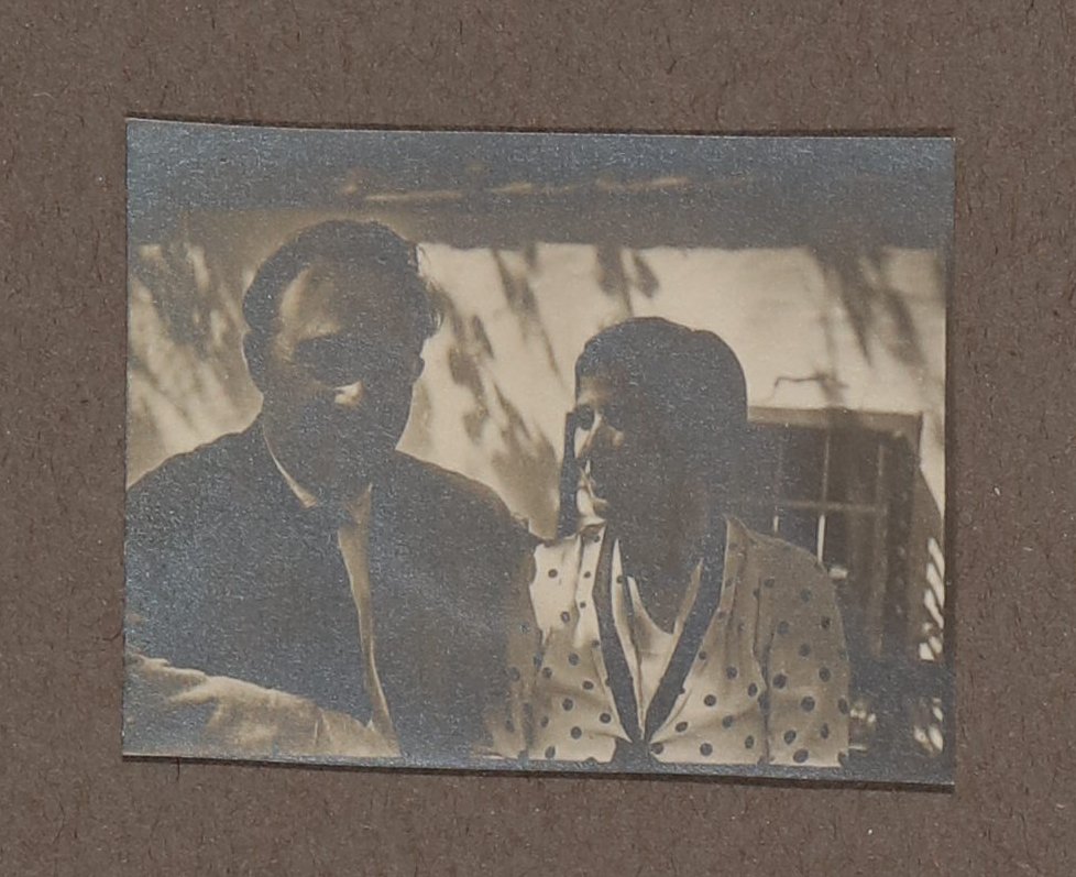 Heinrich und Christiane Zimmer vor einer Hauswand (Vera Graaf CC BY-NC-SA)