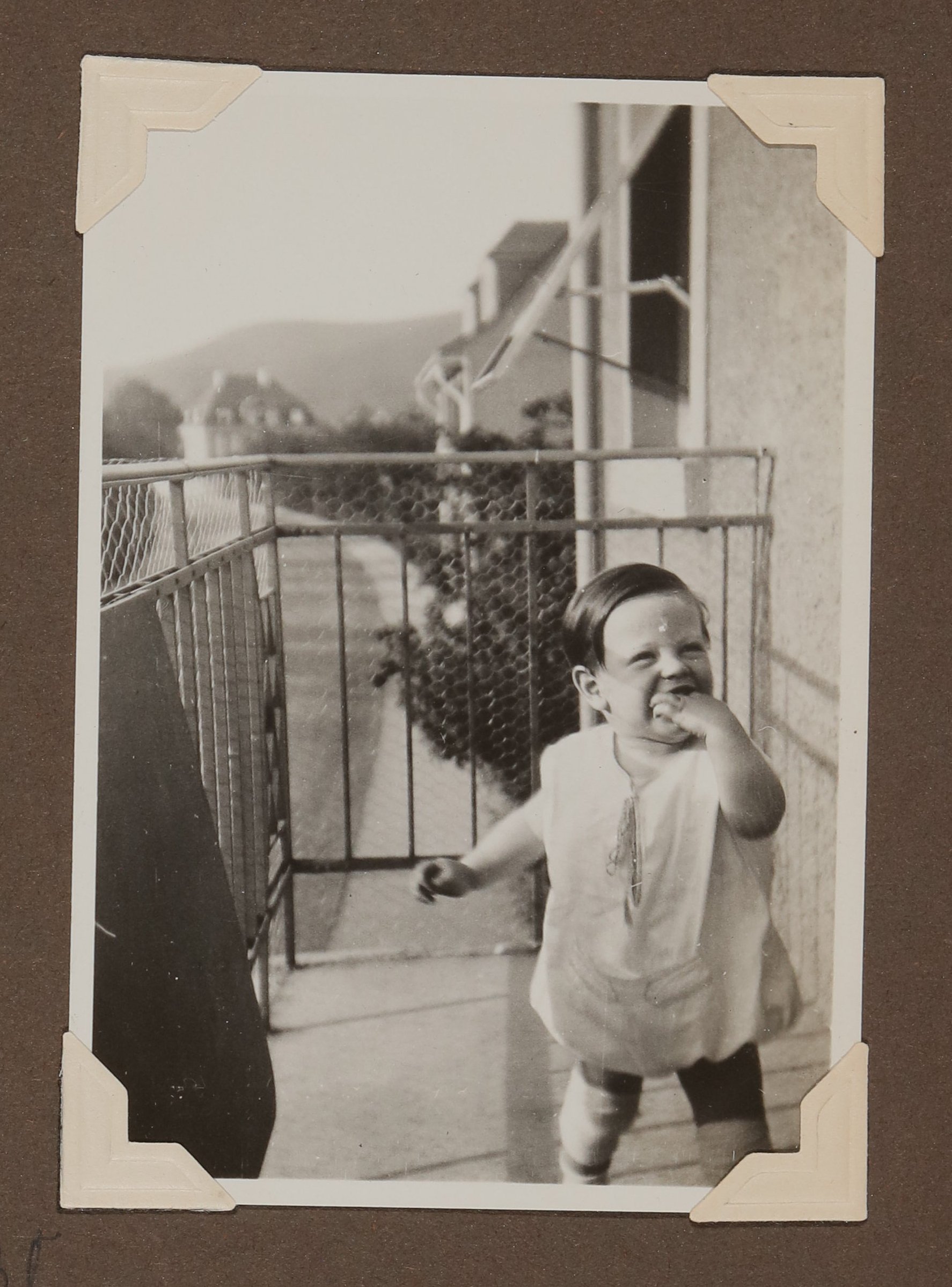 Christiane Zimmers Sohn Christoph auf dem Balkon (Vera Graaf CC BY-NC-SA)