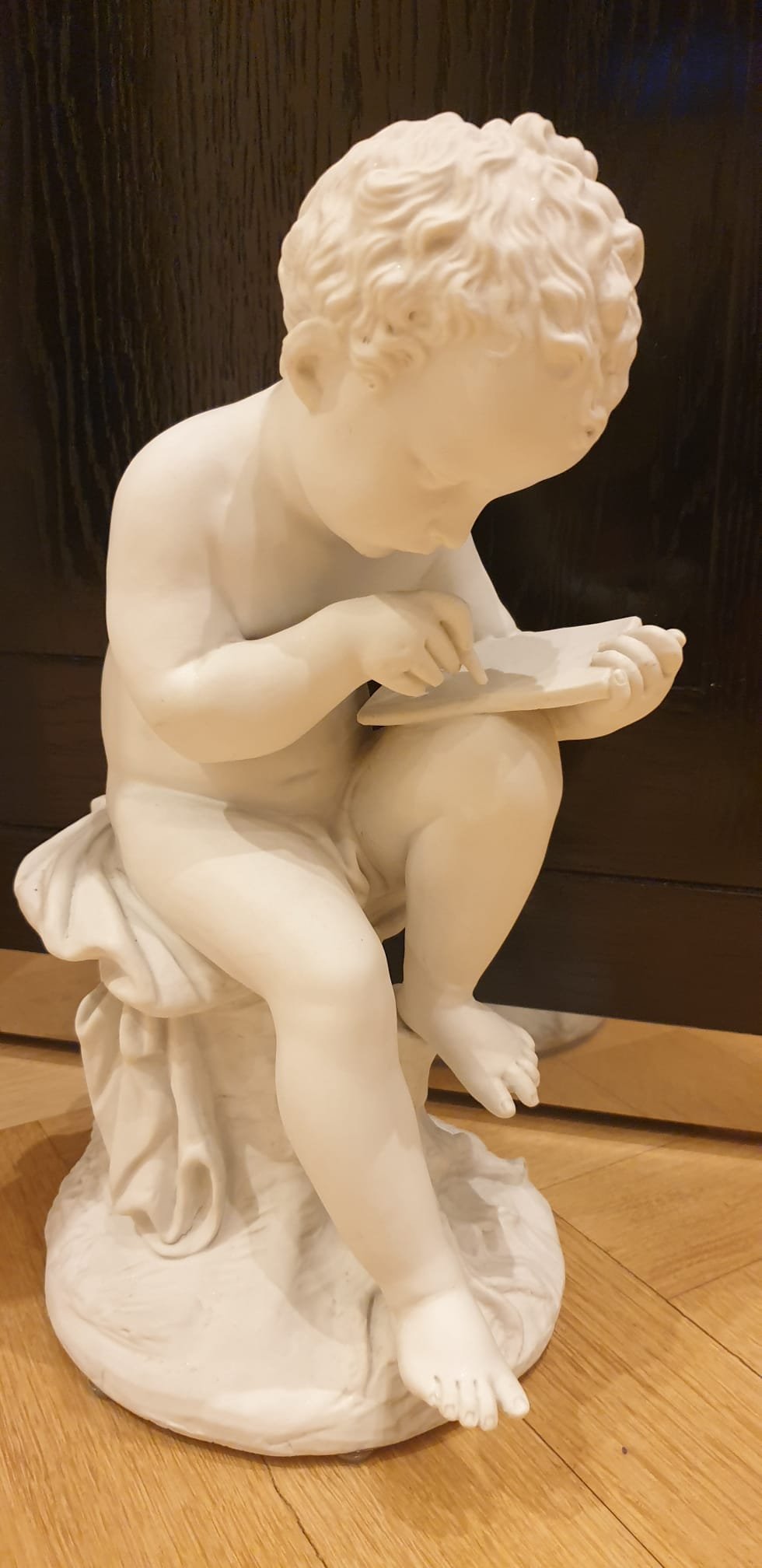 Fotografie einer Kinder-Statue, die Familie Hofmannsthal dem Kindermädchen Thekla Sailer schenkte (Freies Deutsches Hochstift / Frankfurter Goethe-Museum CC BY-NC-SA)