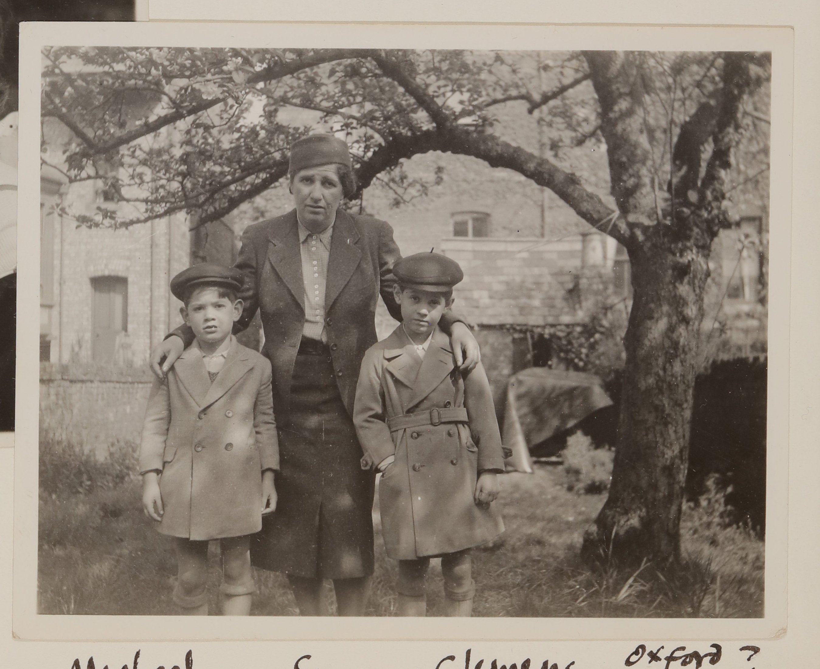 Christiane Zimmer mit den Söhnen Michael und Clemens in Oxford 1938 (?) (Vera Graaf CC BY-NC-SA)