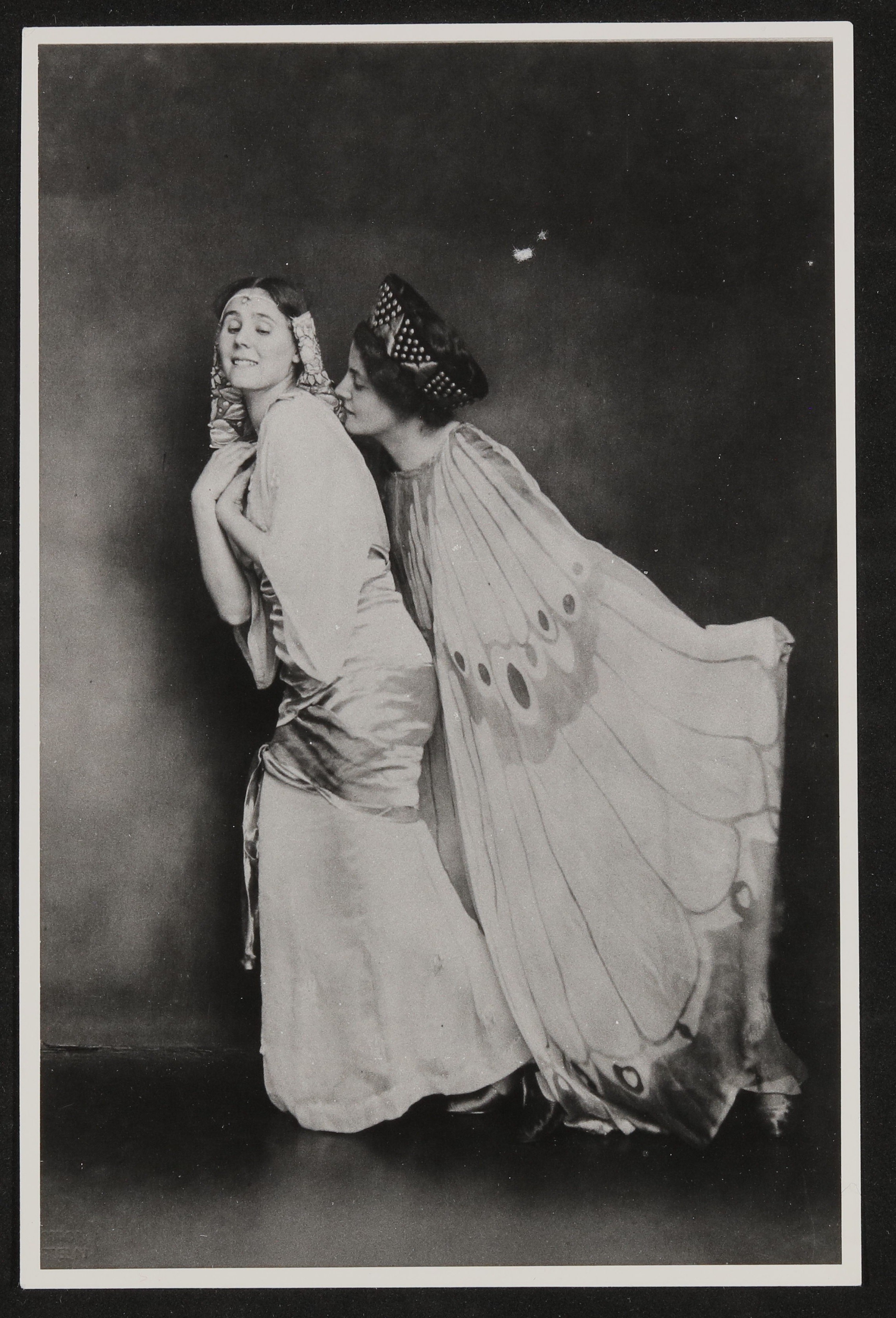 Grete Wiesenthal und Lilly Berger in Kostümen aus der Pantomime "Amor und Psyche" von Hofmannsthal (Freies Deutsches Hochstift / Frankfurter Goethe-Museum CC BY-NC-SA)
