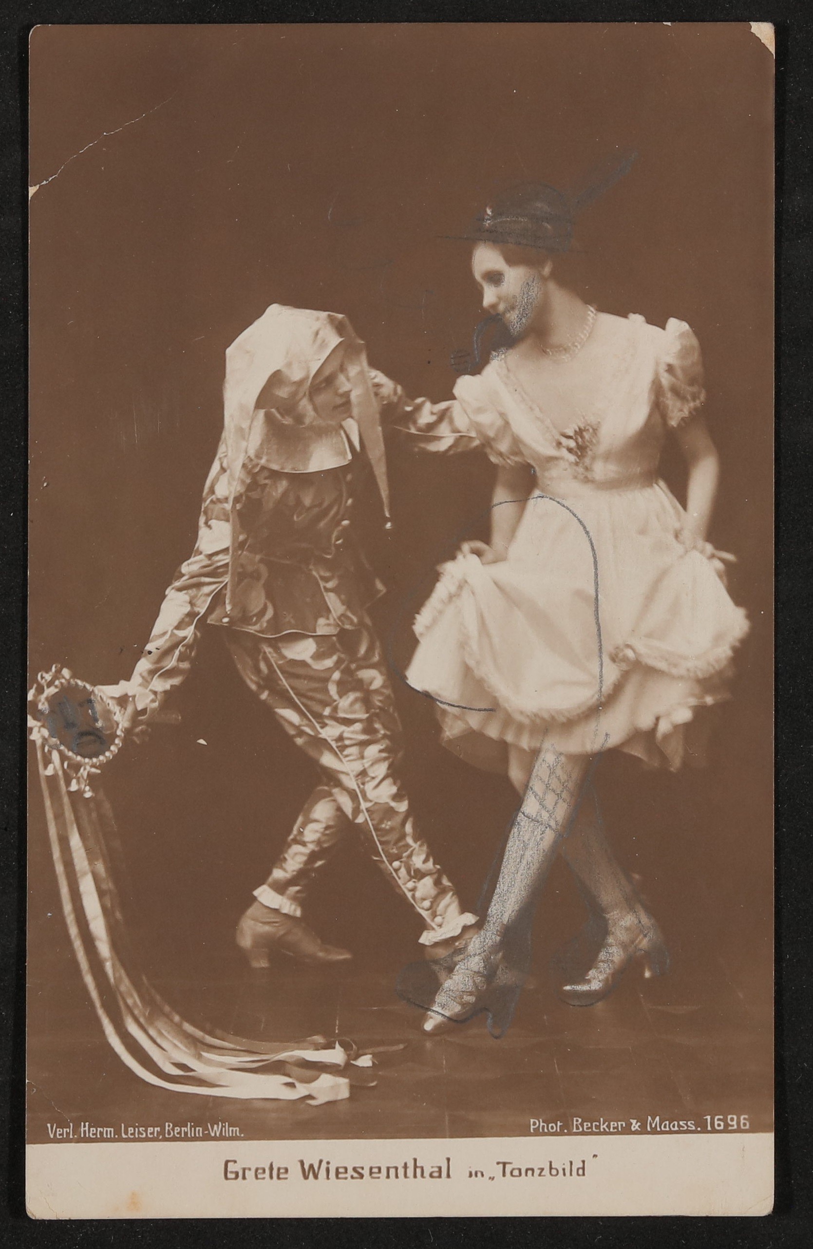 Grete Wiesenthal im weißen Kleid, Tanz mit einem Narren, mit Widmung für Gerty von Hofmannsthal (Freies Deutsches Hochstift / Frankfurter Goethe-Museum CC BY-NC-SA)