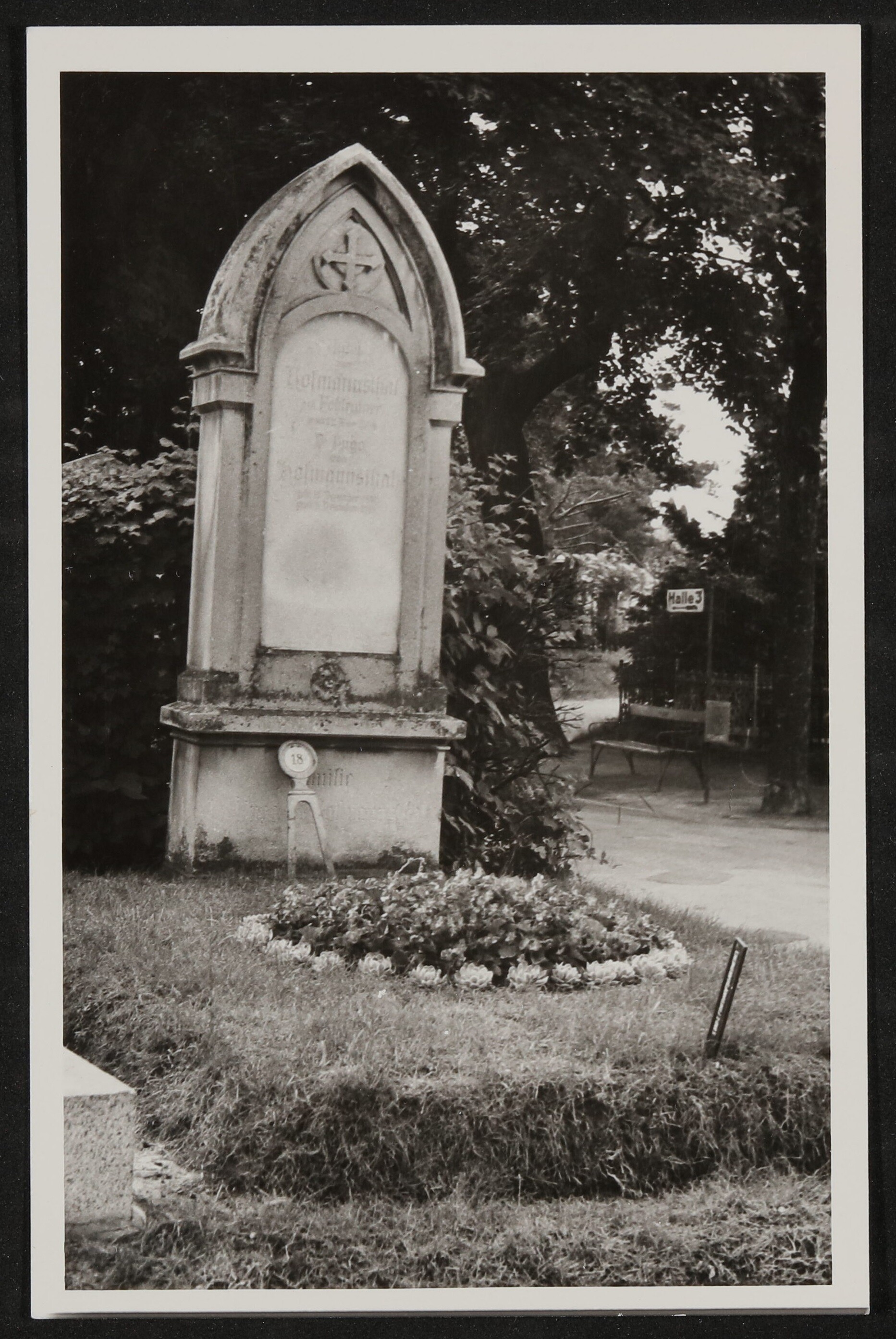 Grabstein von Hofmannsthals Eltern (Freies Deutsches Hochstift / Frankfurter Goethe-Museum CC BY-NC-SA)